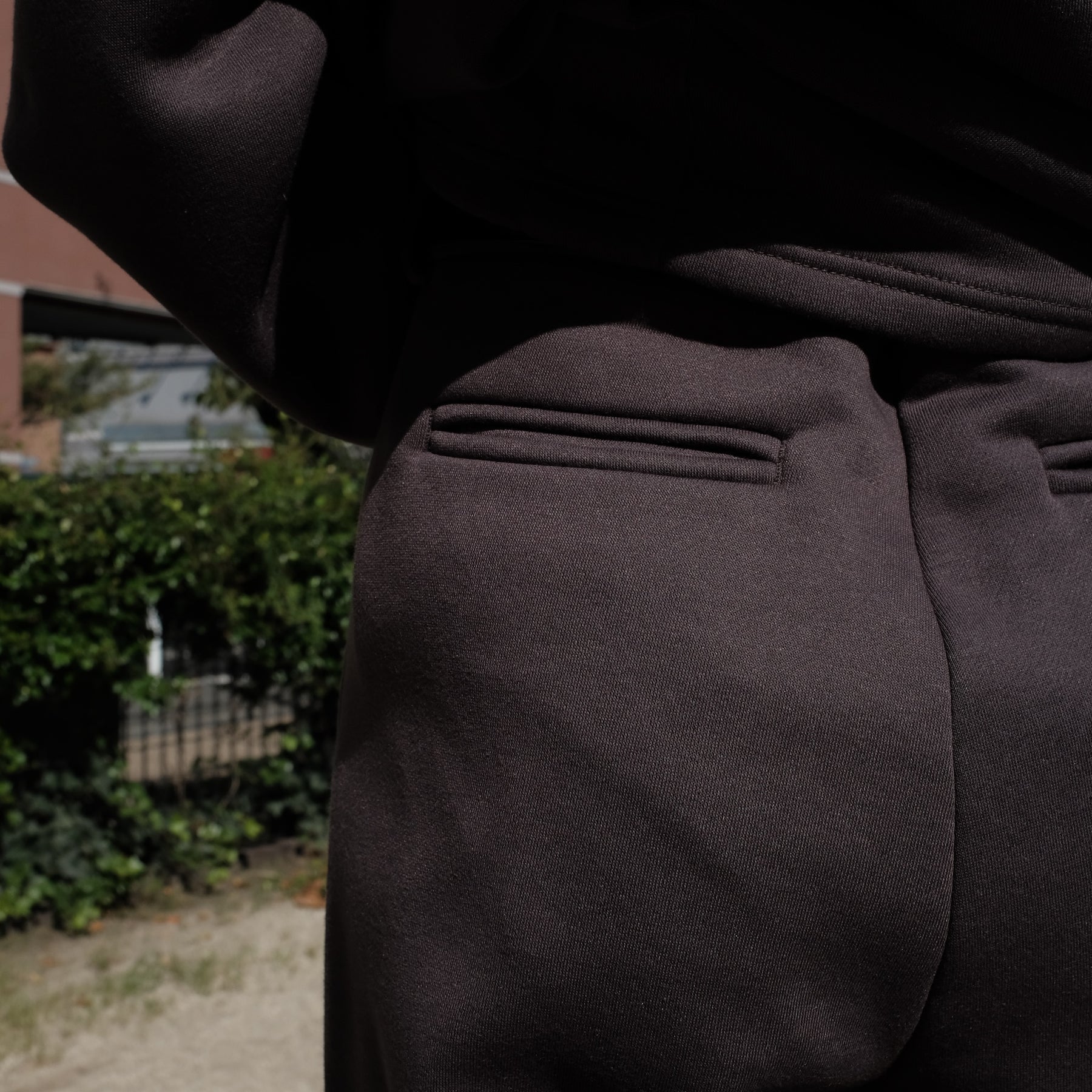 INTODUSK / PLEATED TROUSERS AFTER DARK