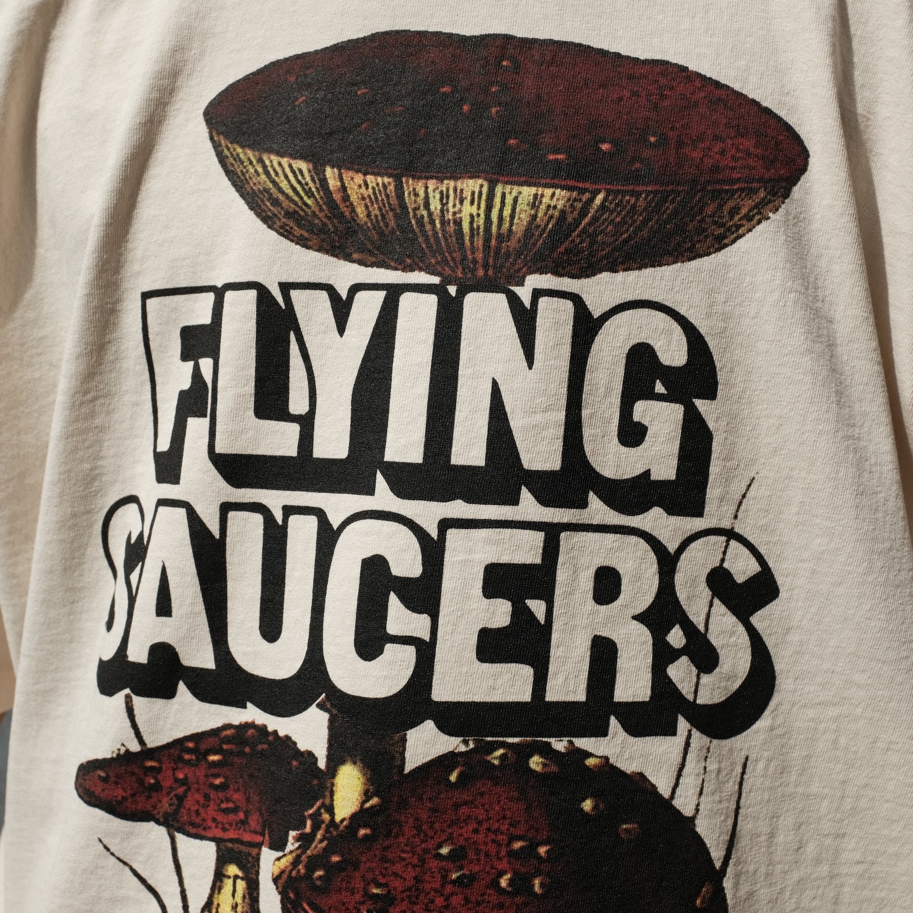 <span style="color: #f50b0b;">Last One</span> CRTFD / FLYING SAUCERS TEE NATURAL