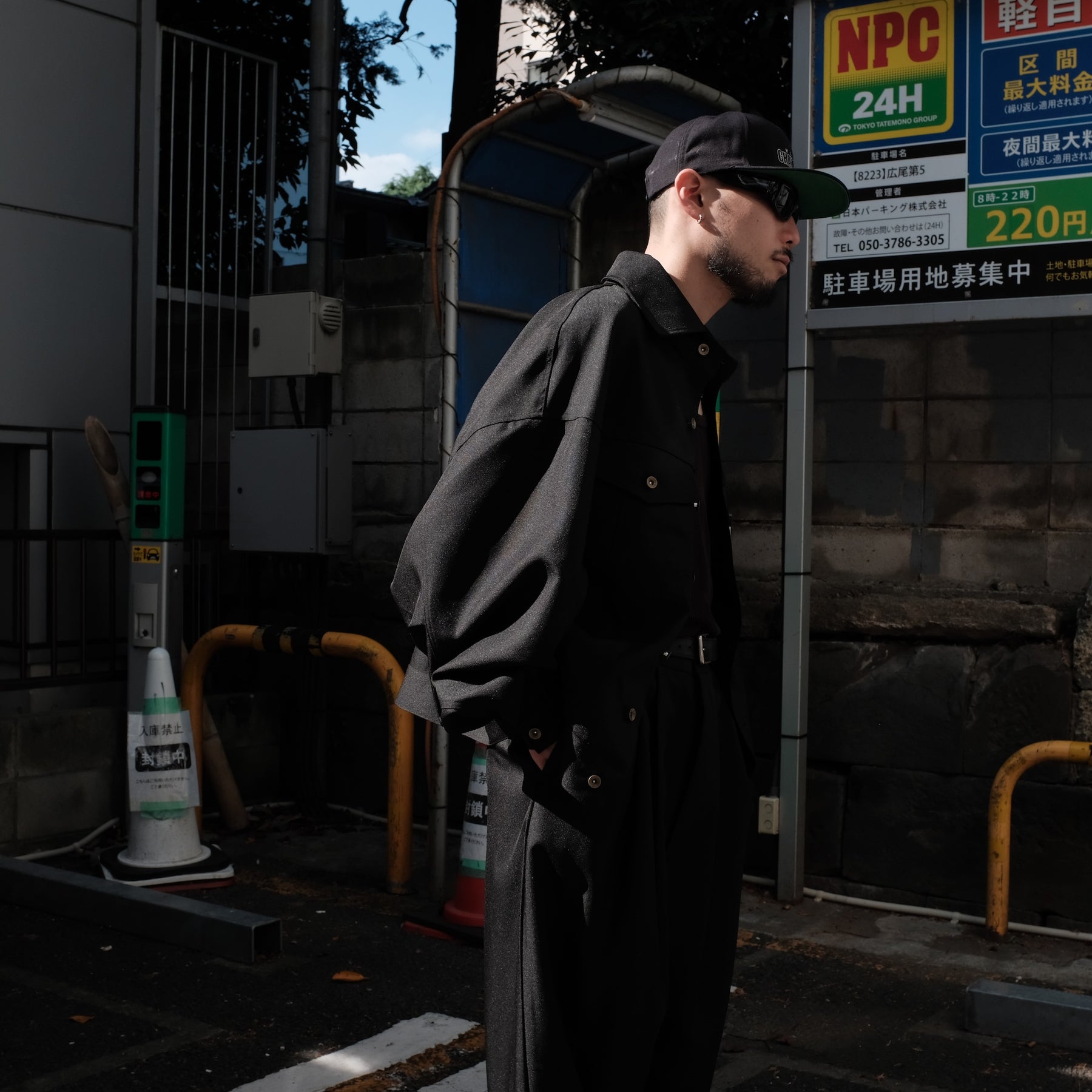 INTODUSK / SLOUCH TRUCKER JACKET PITCH BLACK