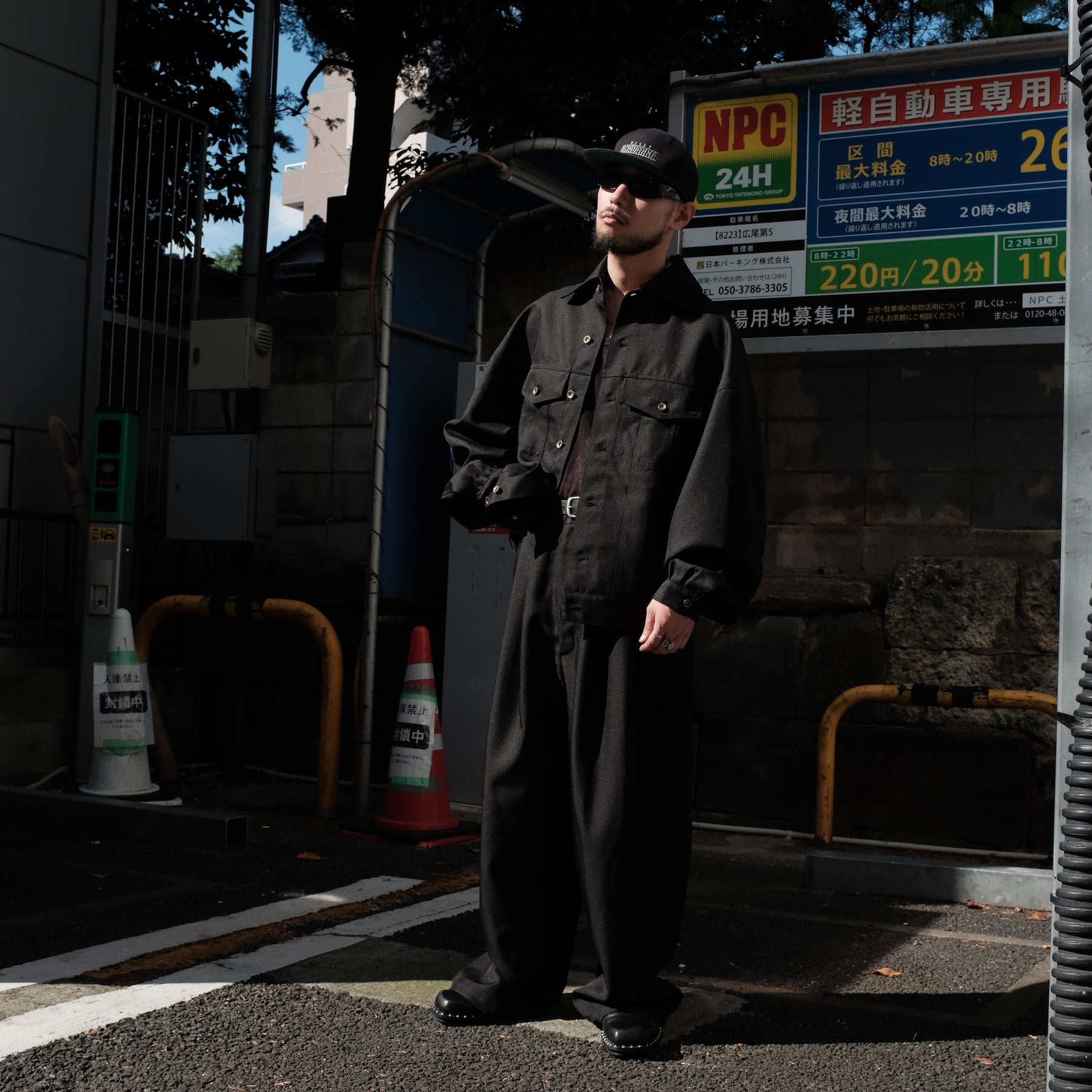 INTODUSK / SLOUCH TRUCKER JACKET PITCH BLACK