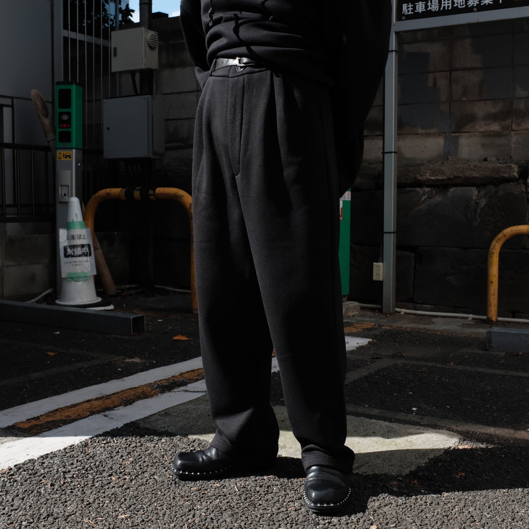 INTODUSK / PLEATED TROUSERS BLACK