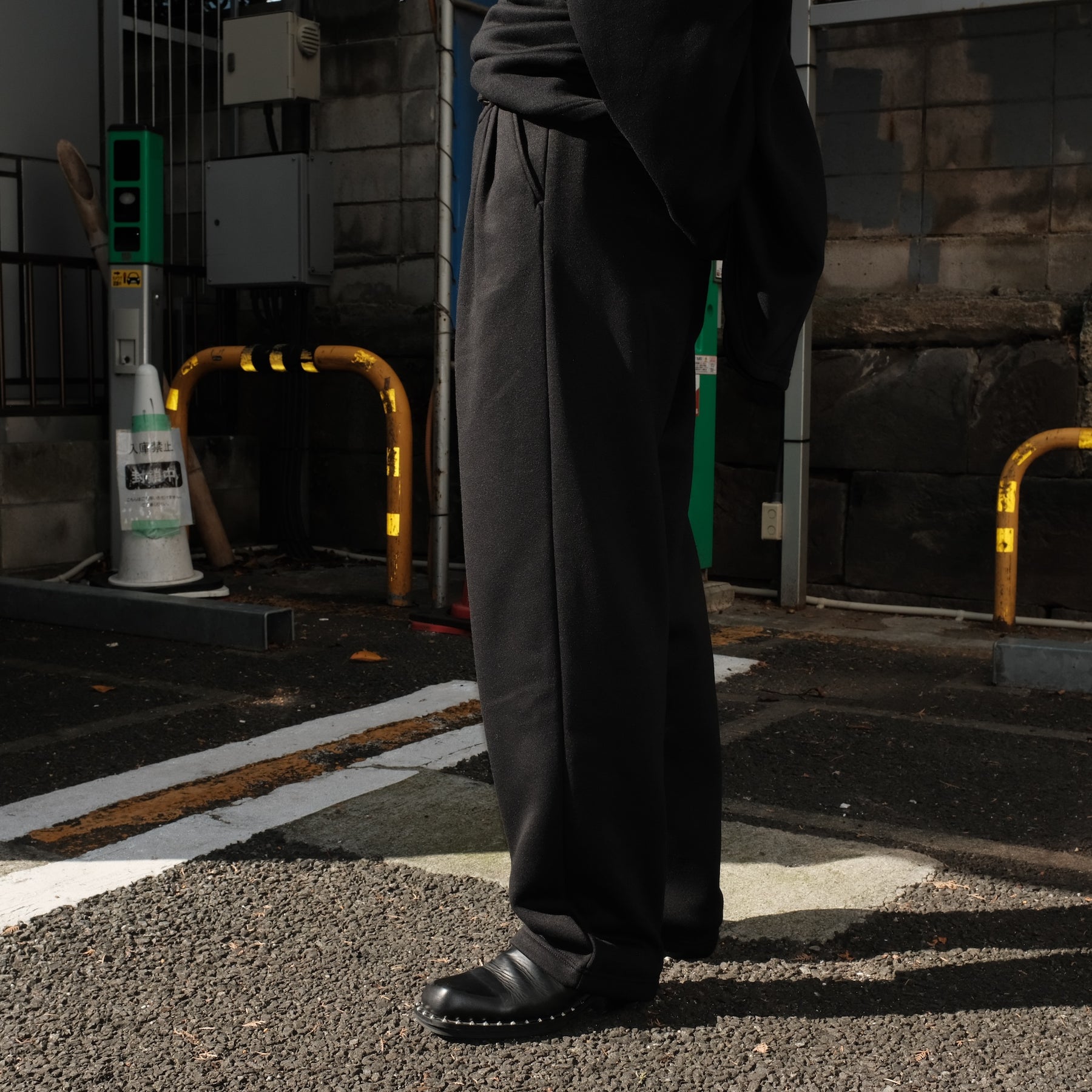 INTODUSK / PLEATED TROUSERS BLACK