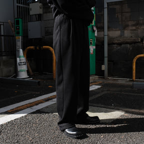 INTODUSK / PLEATED TROUSERS BLACK