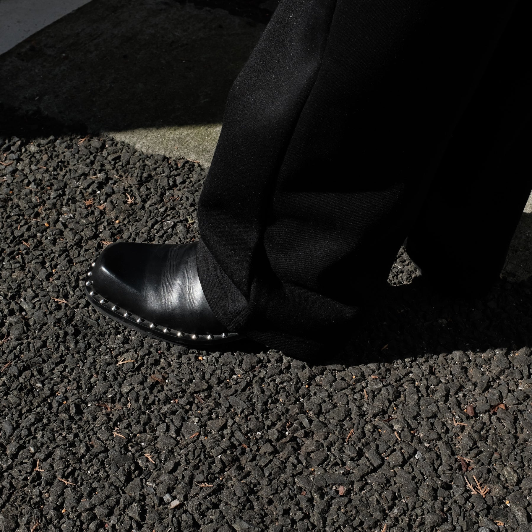 INTODUSK / PLEATED TROUSERS BLACK