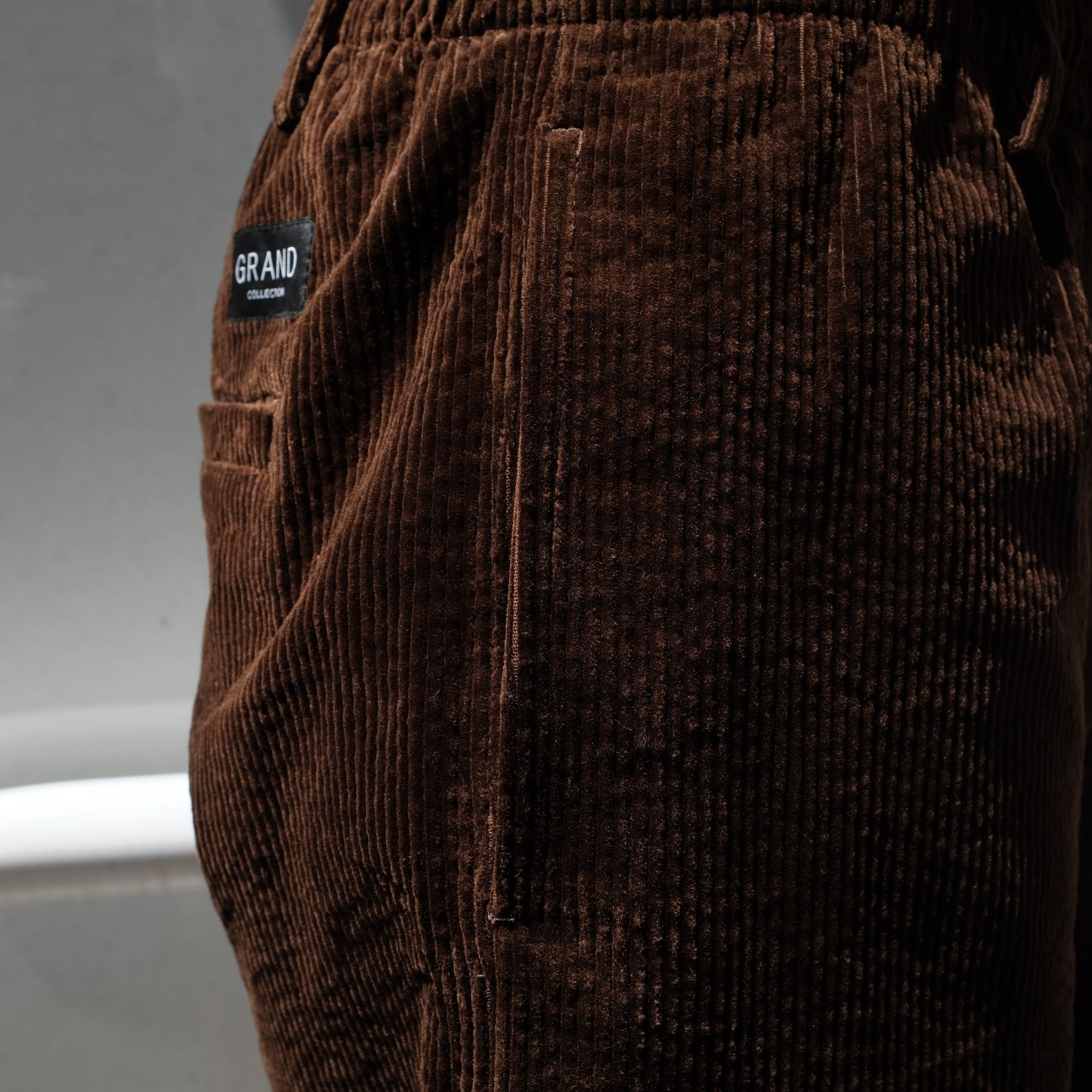 Grand Collection / OVERSIZED CORDUROY SHORT BROWN