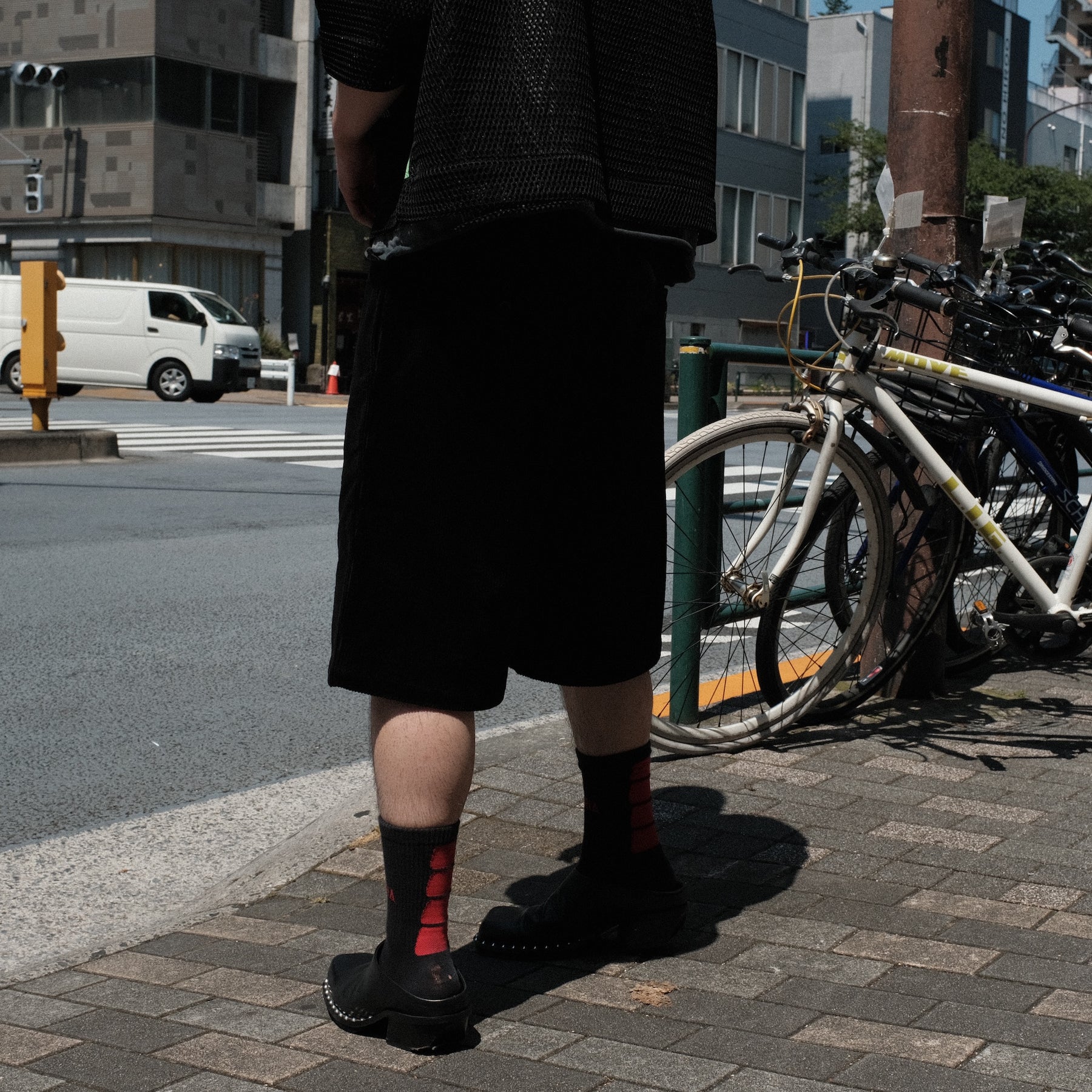 Grand Collection / OVERSIZED CORDUROY SHORT BLACK