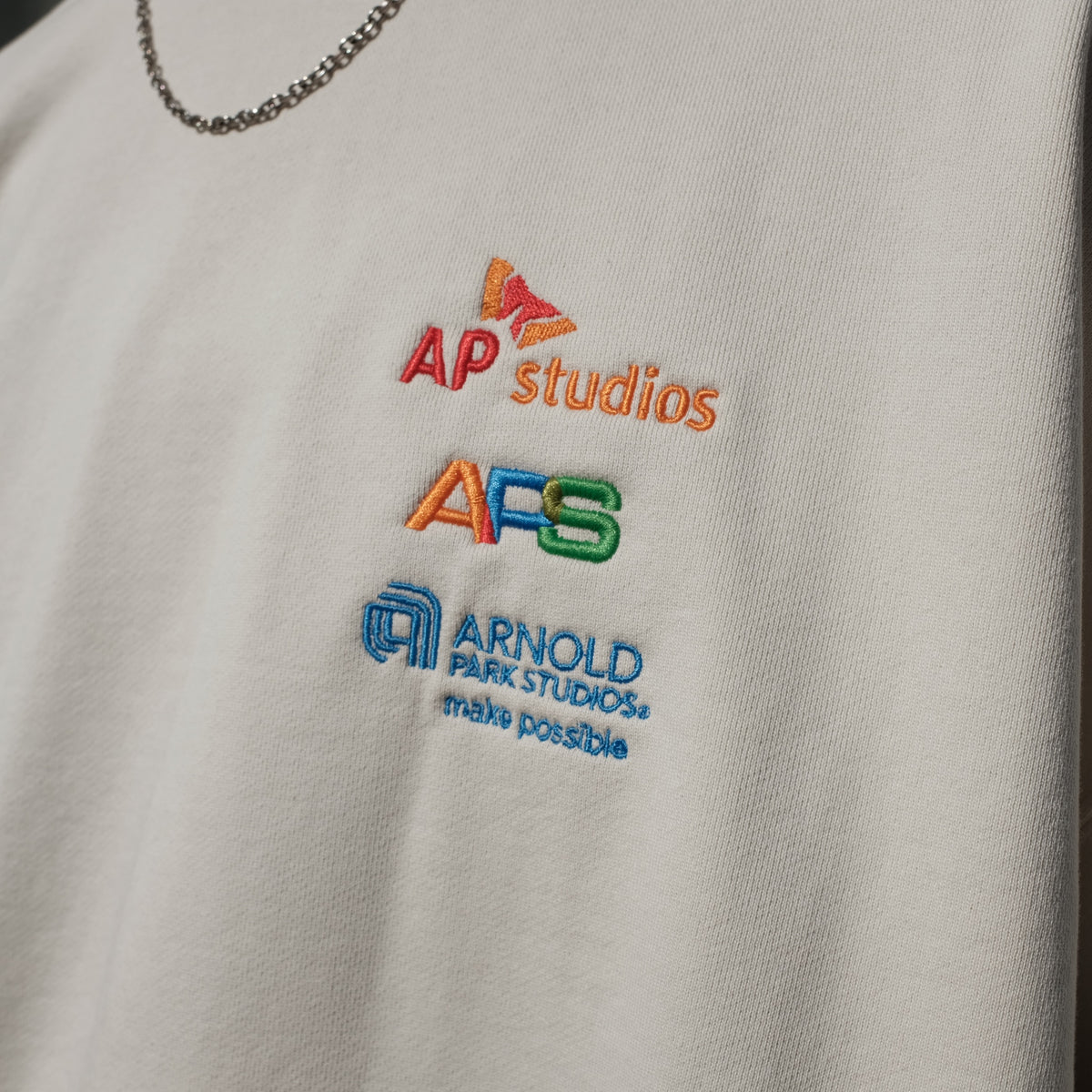 <span style="color: #f50b0b;">Last One</span> ARNOLD PARK STUDIOS / SEMICONDUCTOR MULTI LOGO CREW ANTIQUE WHITE