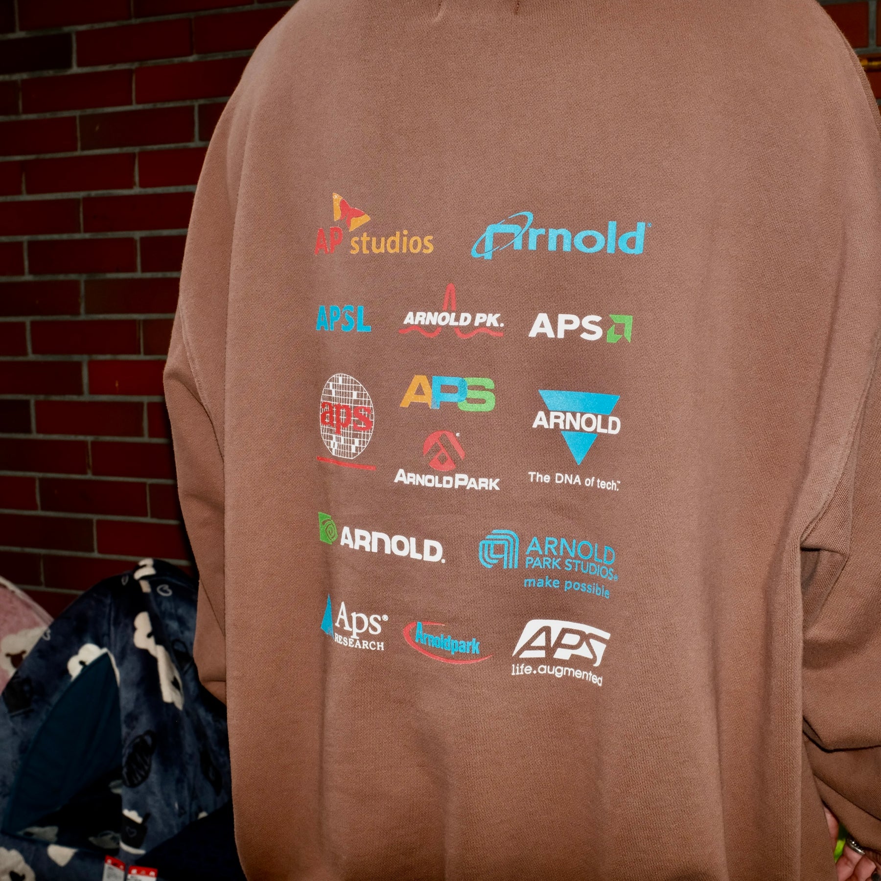 <span style="color: #f50b0b;">Last One</span> ARNOLD PARK STUDIOS / SEMICONDUCTOR MULTI LOGO HOODIE FADED BROWN