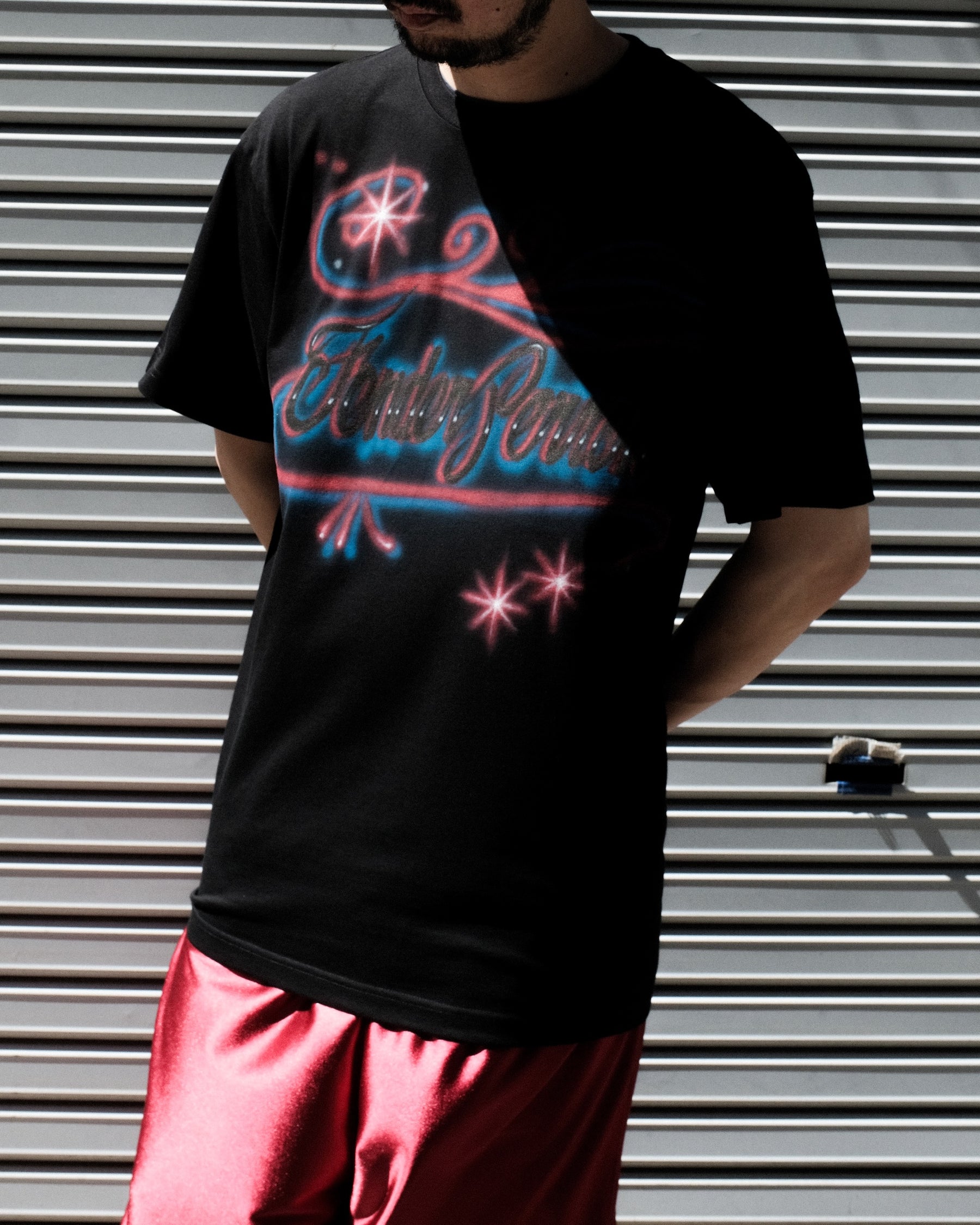 <span style="color: #f50b0b;">Last One</span> TENDER PERSON / AIRBRUSHED TEE BLACK