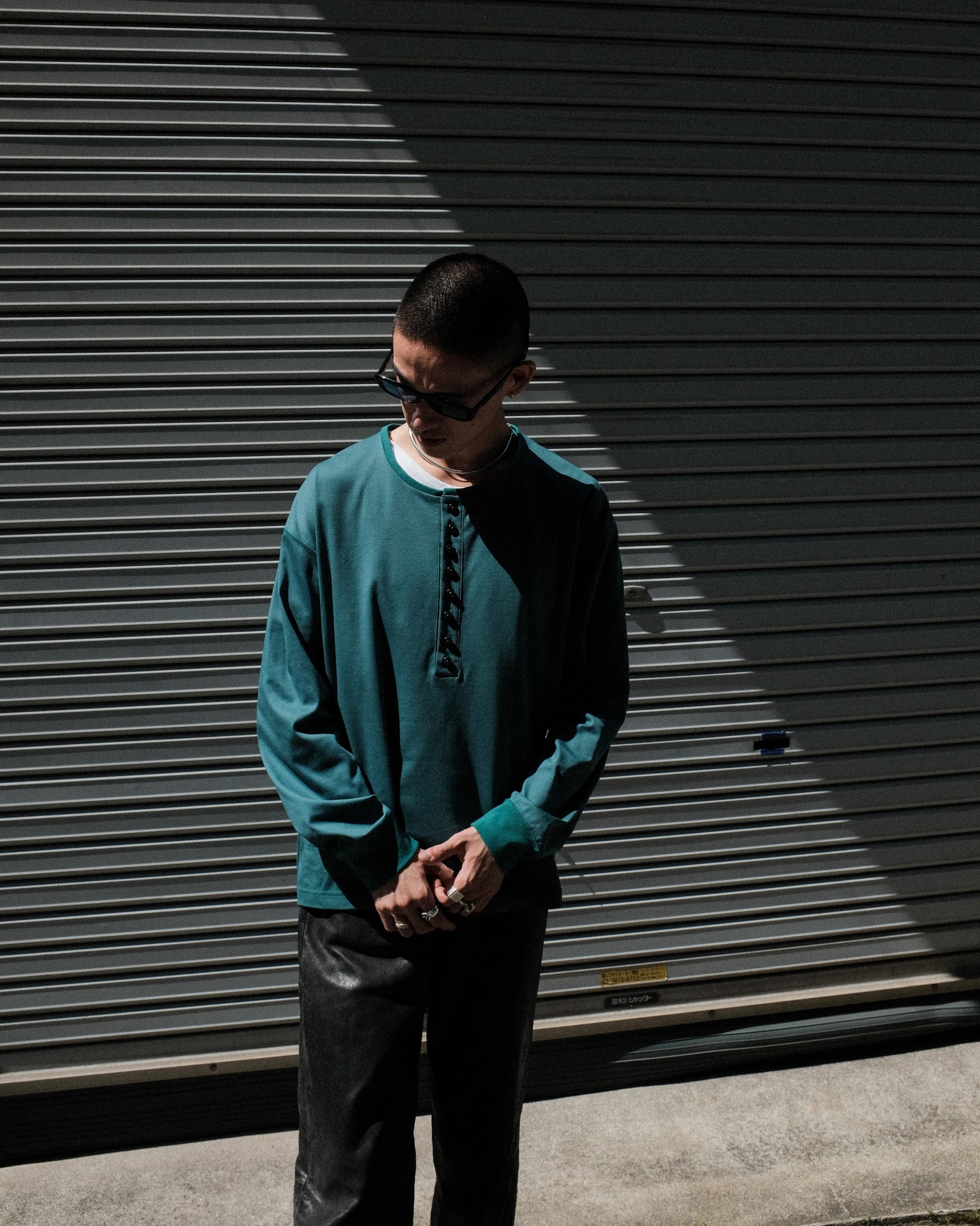 <span style="color: #f50b0b;">Last One</span> TENDER PERSON / HENRY NECK LONG TEE GREEN