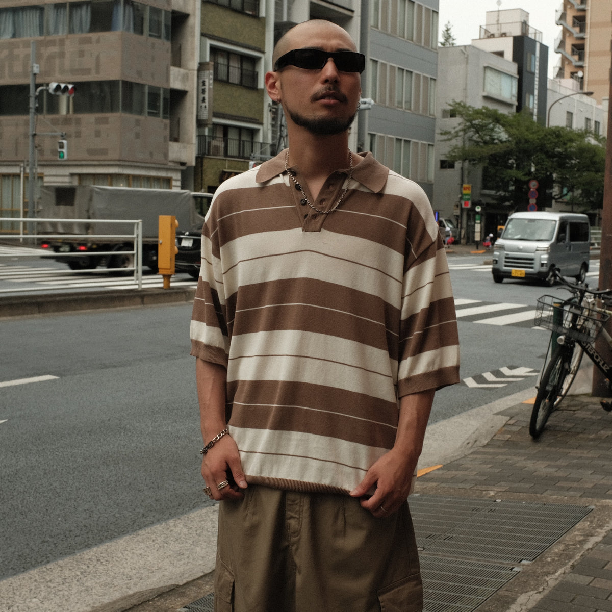 WILLY CHAVARRIA / CHARLIE BROWN STRIPE SWEATER POLO BROWN & SAND