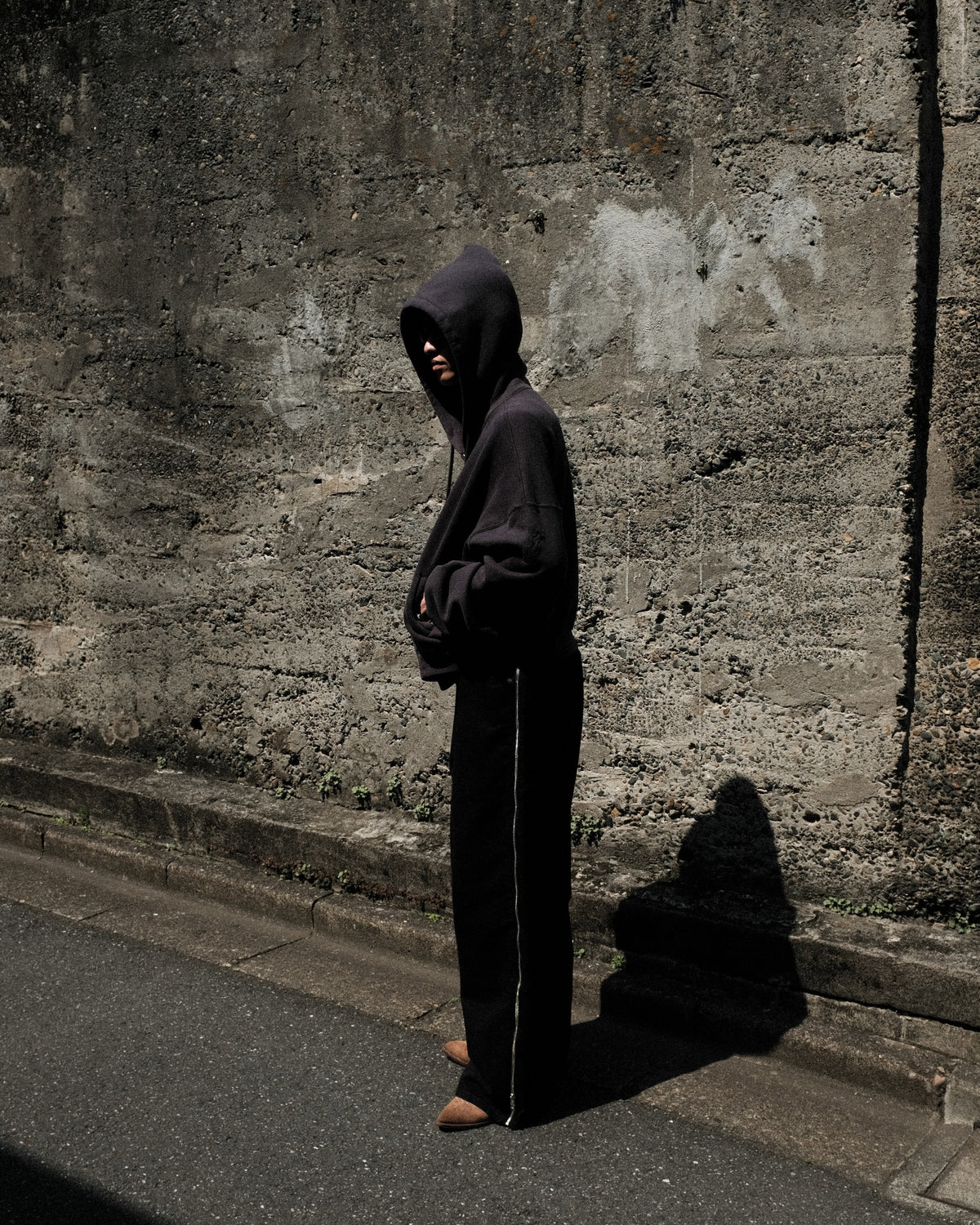LU'U DAN / SIDE ZIP JEANS BLACK RINSE