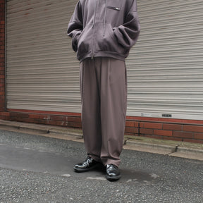 GREI. / PLEATED CRUISER PANT SUITING DARK TAUPE