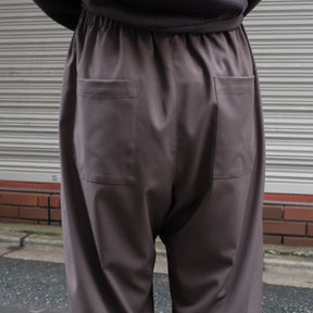 GREI. / PLEATED CRUISER PANT SUITING DARK TAUPE