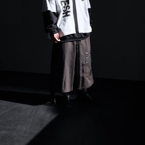 <span style="color: #ff2a00;">Last One</span> WESTFALL / TRIPLE ZIP POCKET 3/4 PANT CHARCOAL