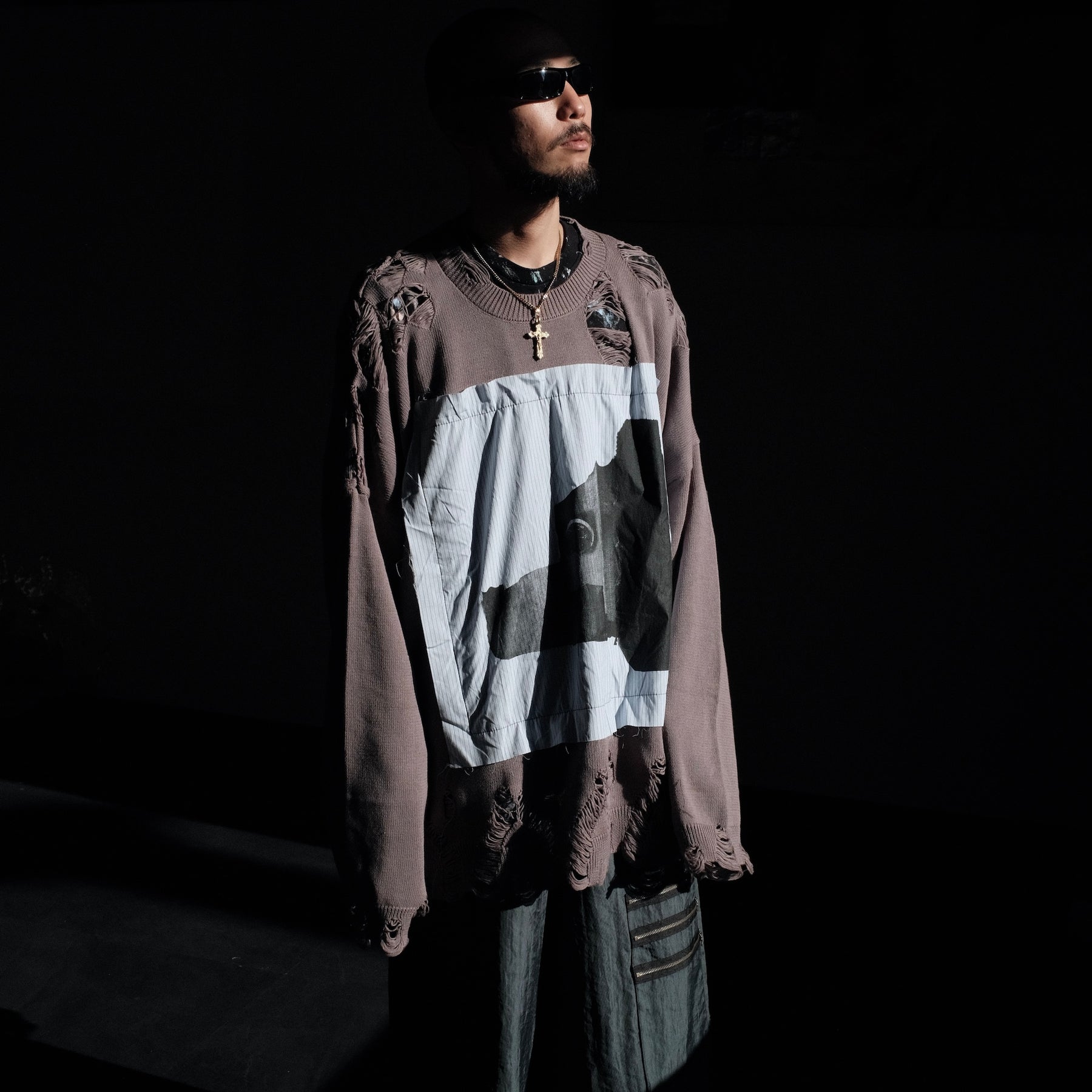 WESTFALL / DESTROYED CYBER SNOPPY PATCH SWEATER LS GRAY