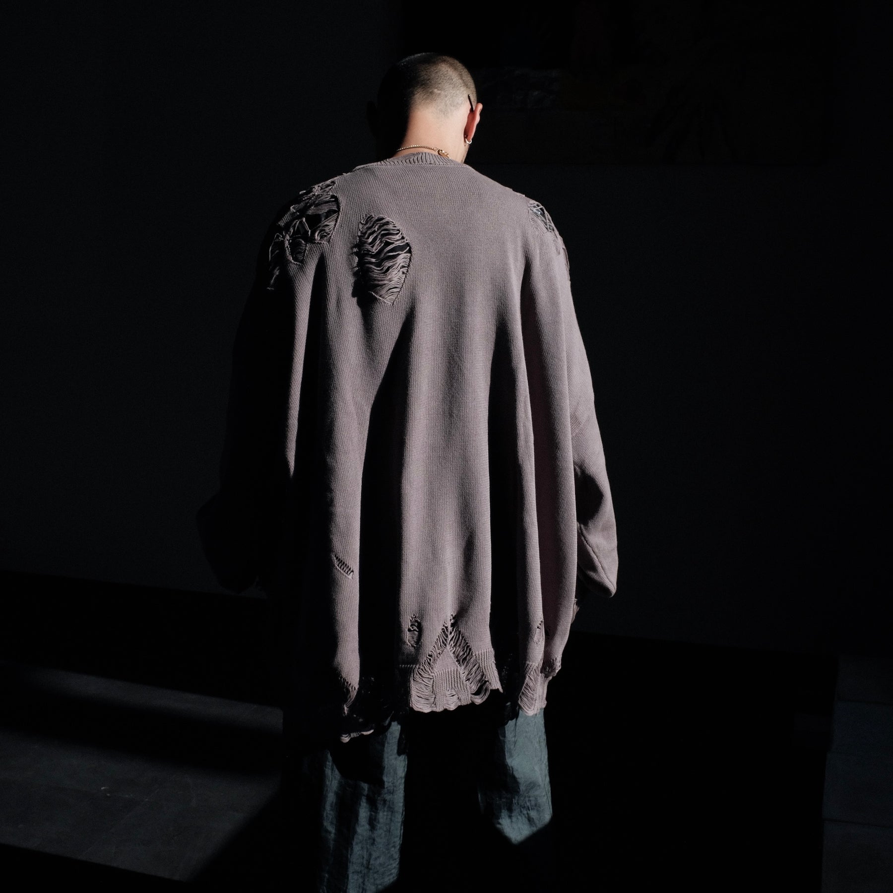WESTFALL / DESTROYED CYBER SNOPPY PATCH SWEATER LS GRAY