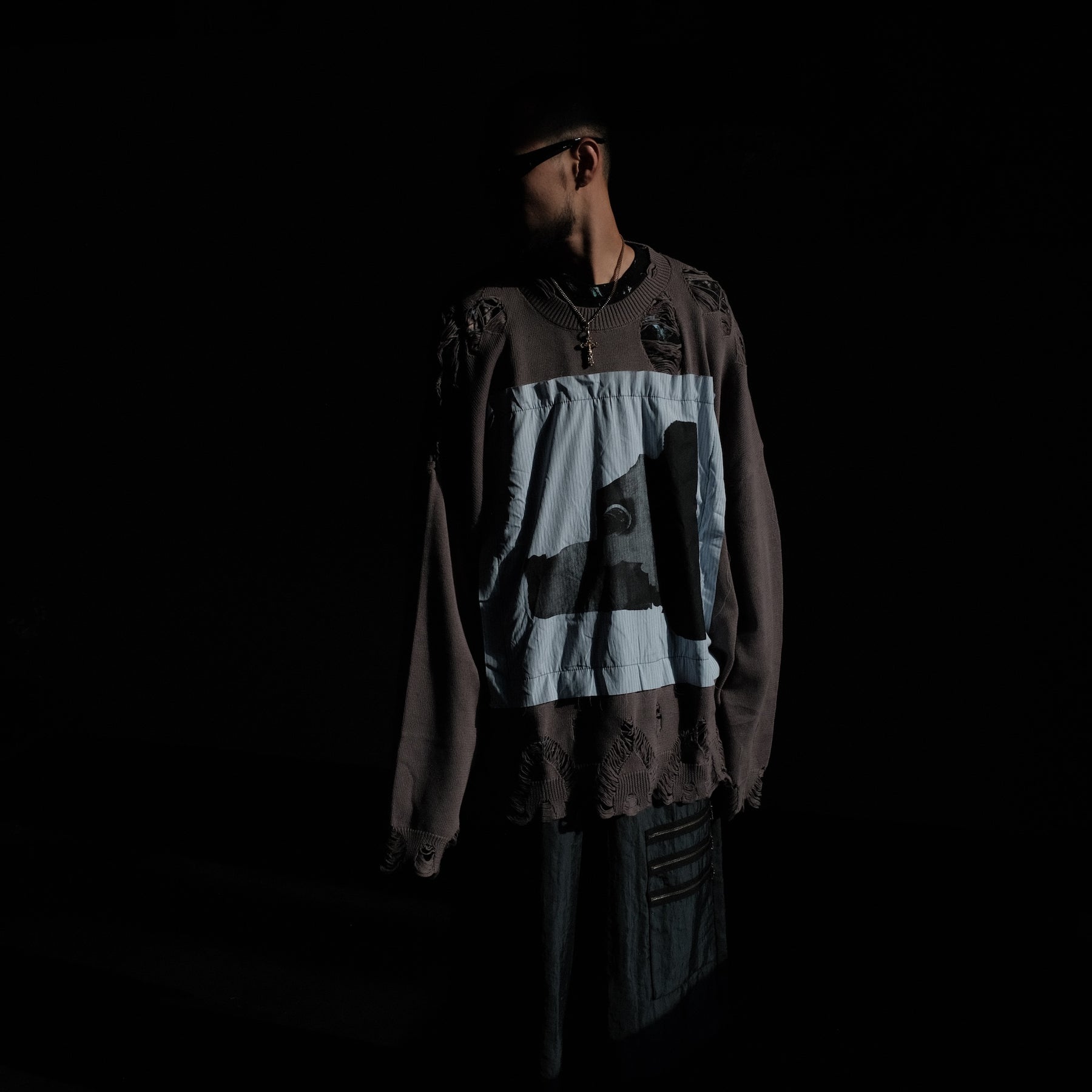 WESTFALL / DESTROYED CYBER SNOPPY PATCH SWEATER LS GRAY