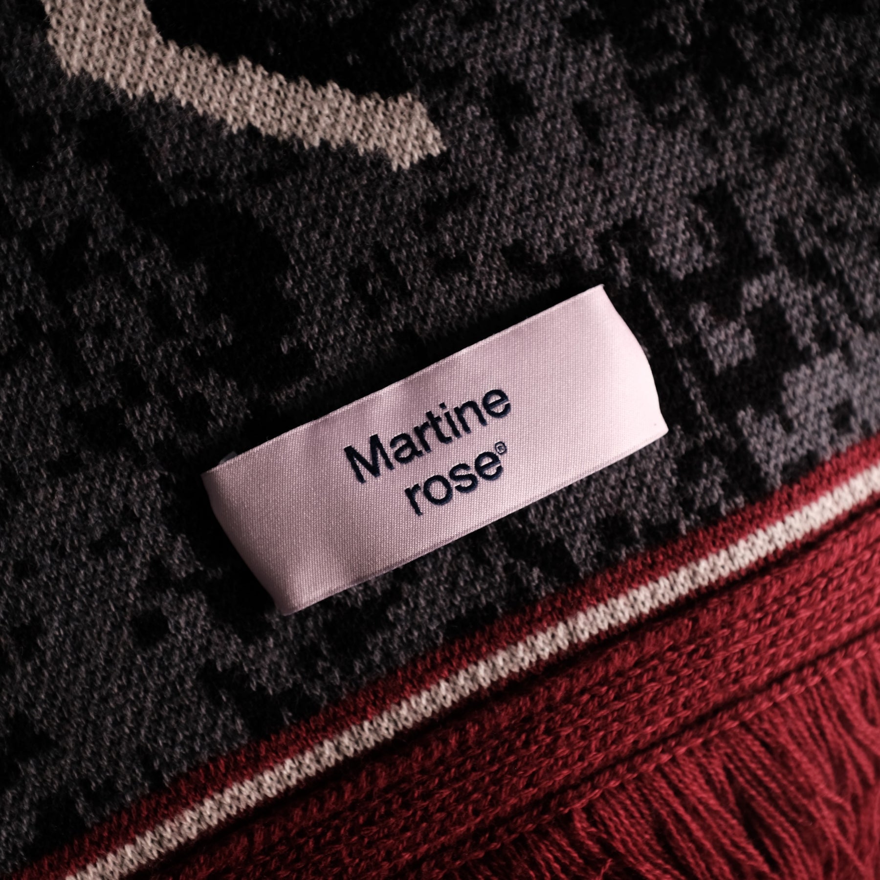 Martine Rose / REVERSIBLE SCARF GREY-RED