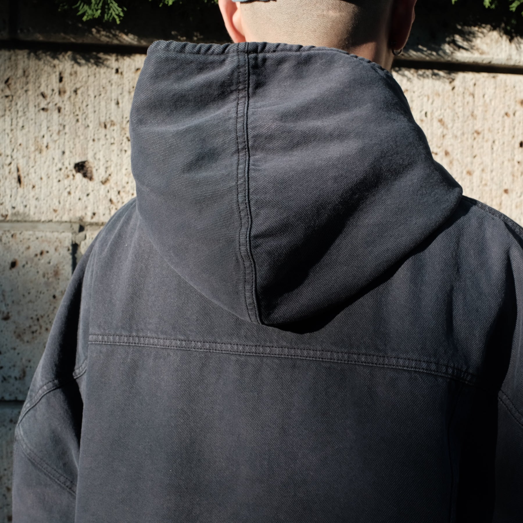 INTODUSK / COVER WOVEN HOODIE FADED AZURE