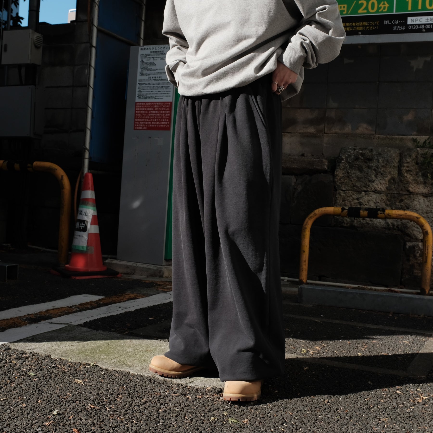 INTODUSK / GATHER DRAWSTRING SWEAT PANT CHEMICAL BLACK