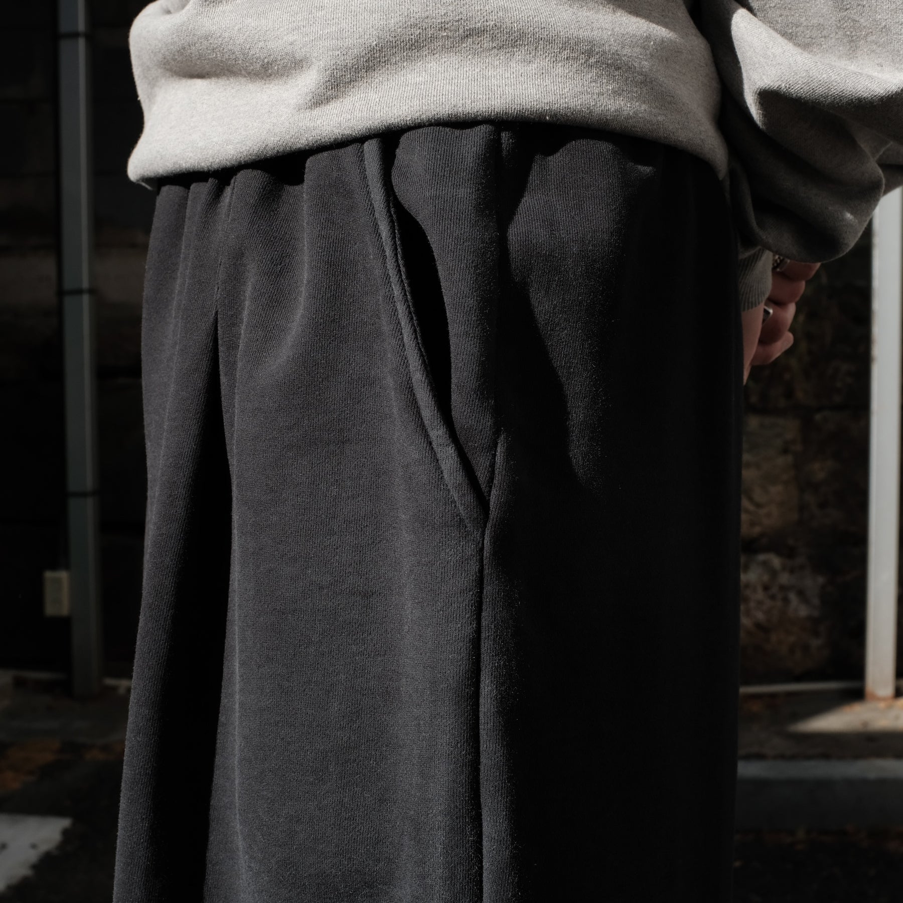 INTODUSK / GATHER DRAWSTRING SWEAT PANT CHEMICAL BLACK