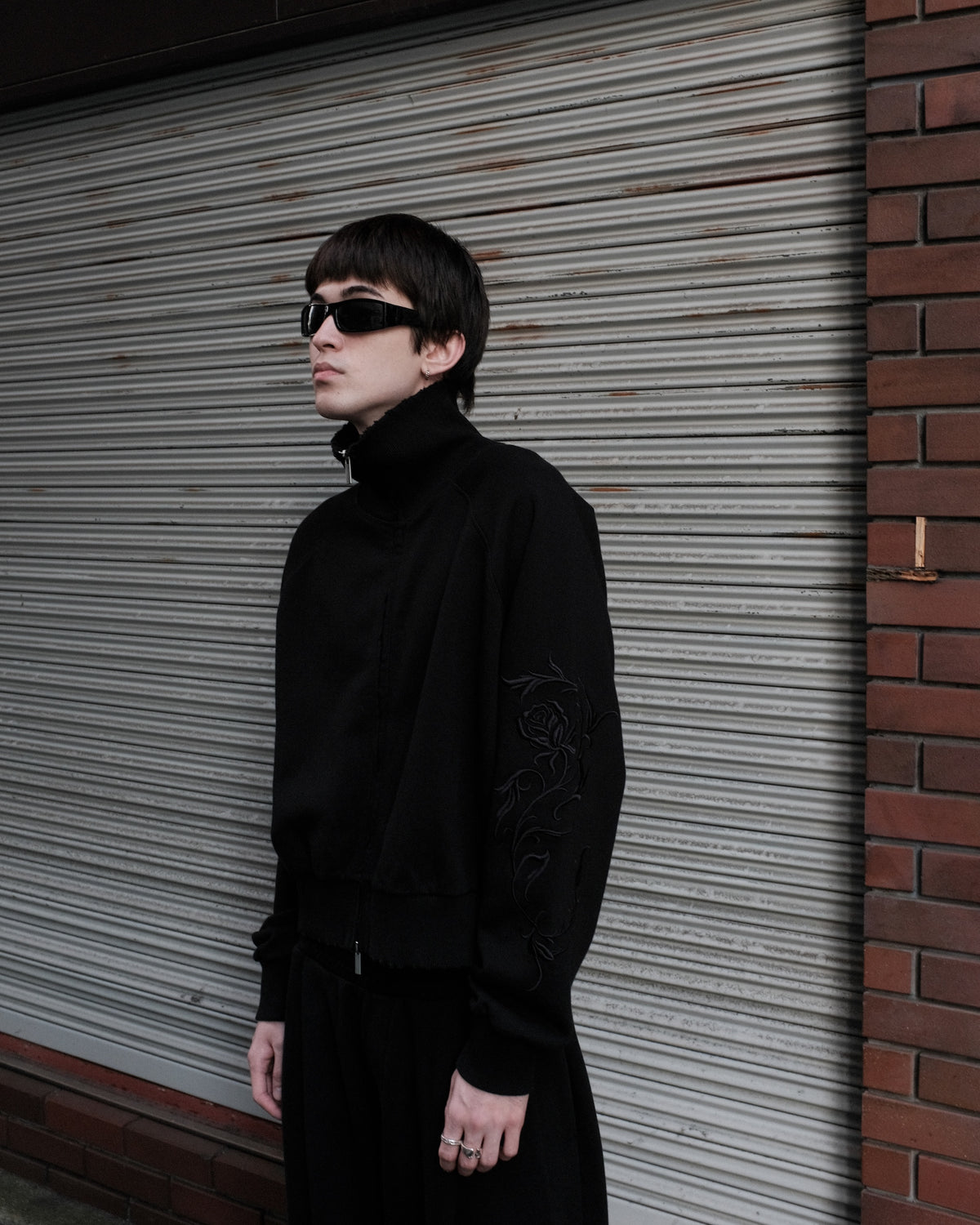 1313 SELAH / ROSE ZIP SWEAT BLACK