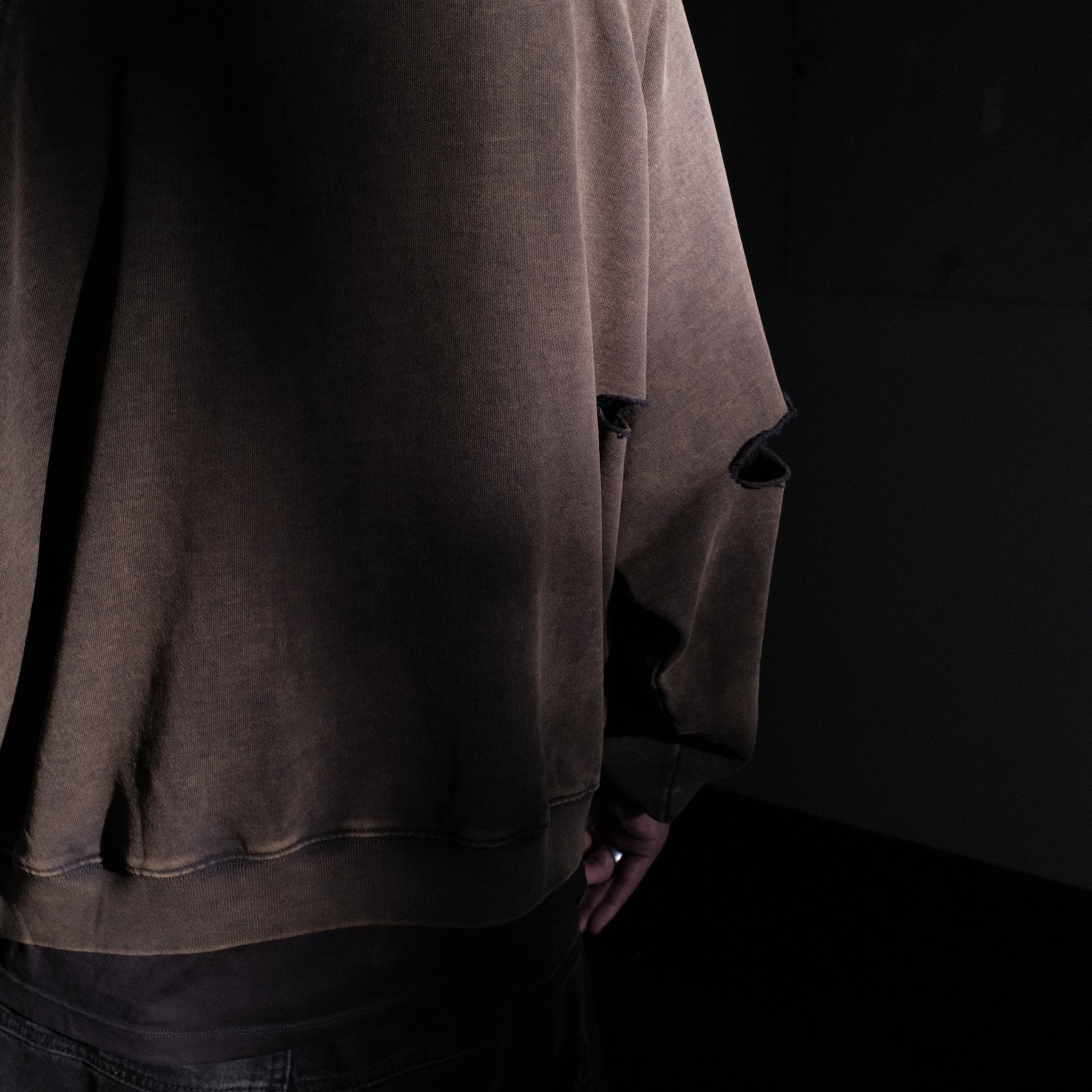 INTODUSK / DISTRESSEDRAGLANSLEEVESWEAT WASHED BLACK NAVY
