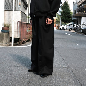 INTODUSK / HANGAR PLEATED PANT BLACK