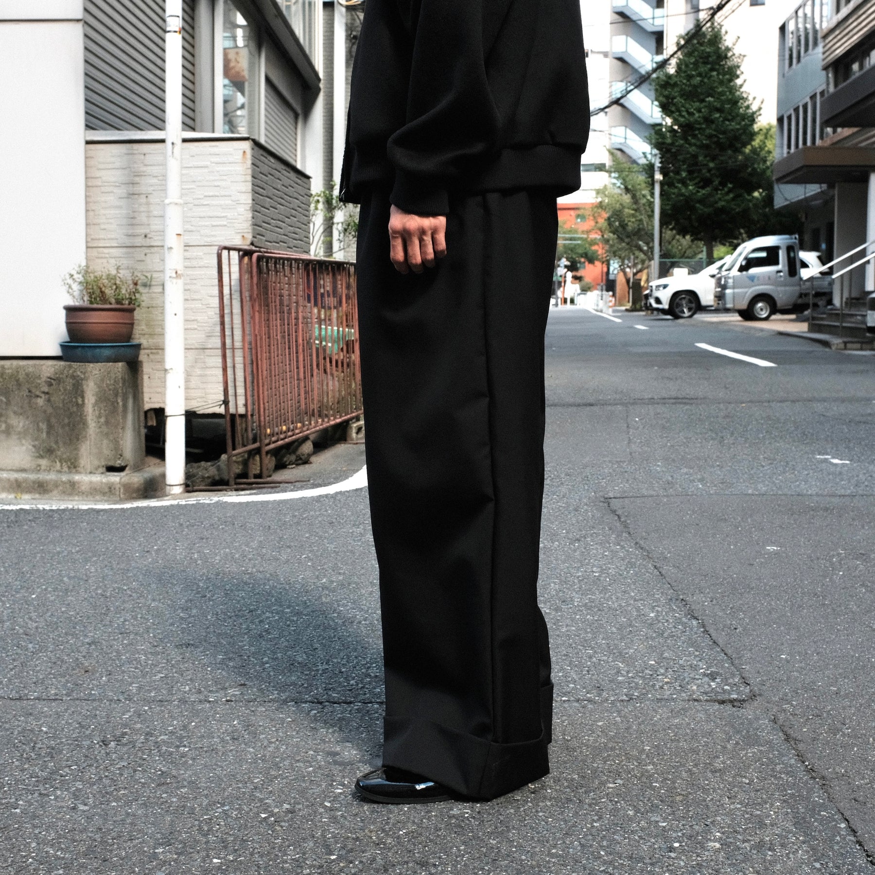 INTODUSK / HANGAR PLEATED PANT BLACK
