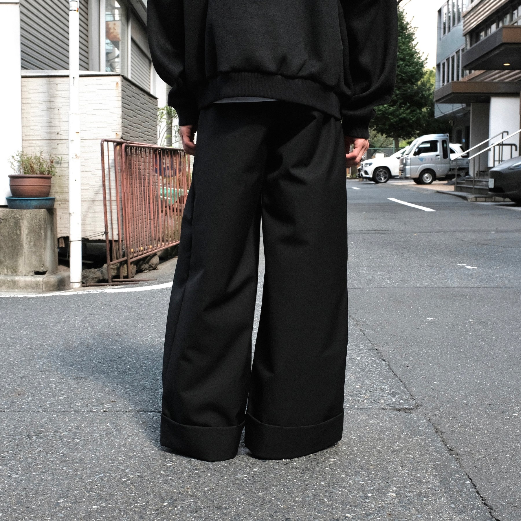 INTODUSK / HANGAR PLEATED PANT BLACK
