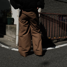 INTODUSK / HANGAR PLEATED PANT CAMEL