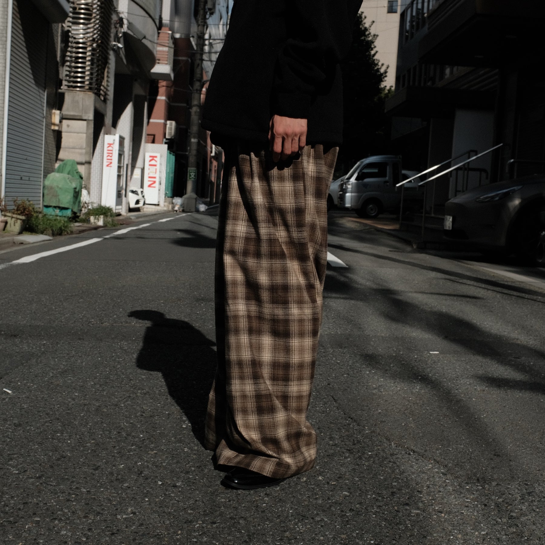 <span style="color: #f50b0b;">Last One</span> INTODUSK / TUCK PLEAT PLAID PANT BEIGE PLAID