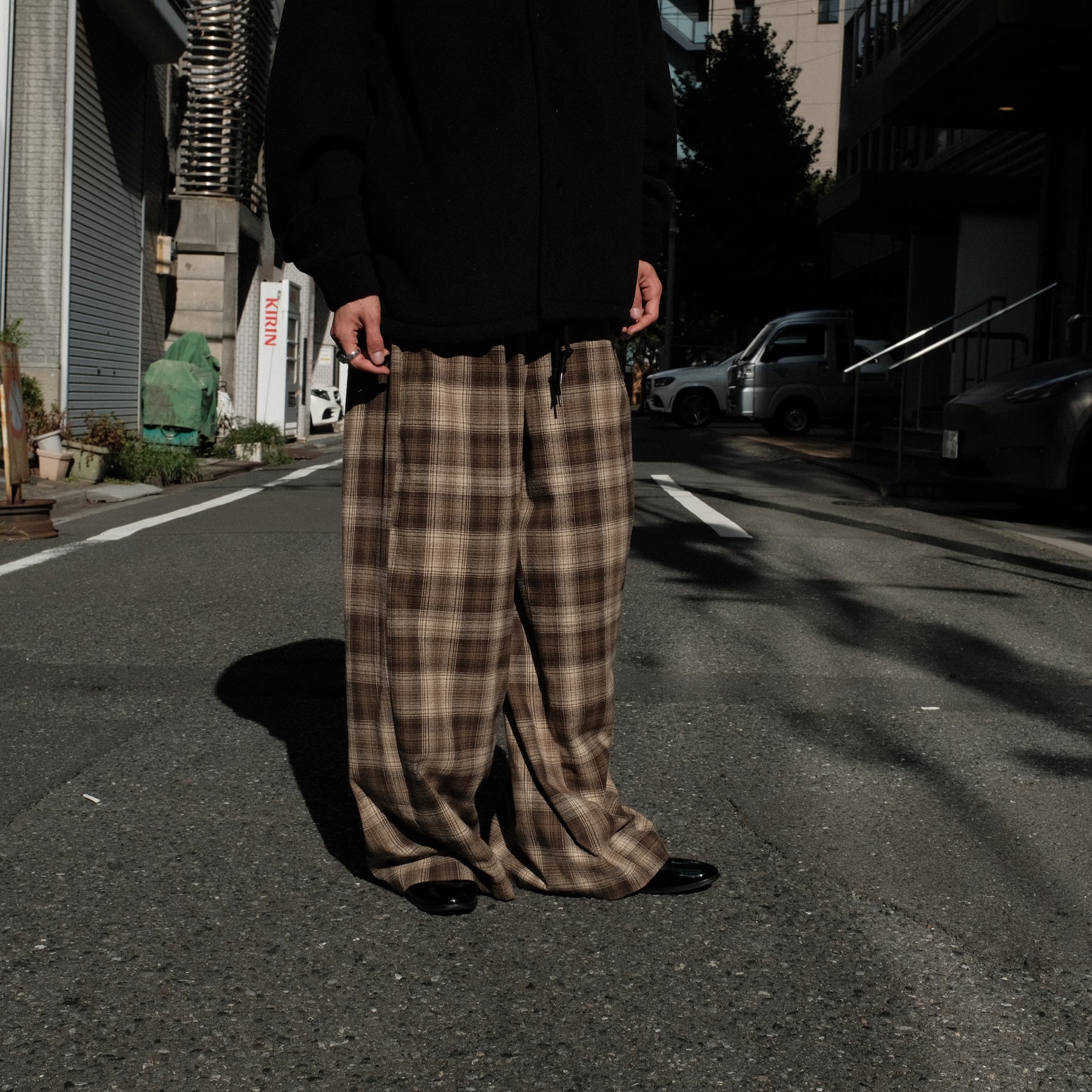<span style="color: #f50b0b;">Last One</span> INTODUSK / TUCK PLEAT PLAID PANT BEIGE PLAID