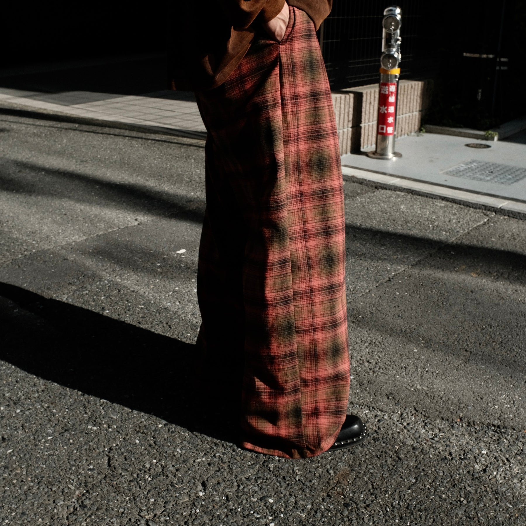 INTODUSK / TUCK PLEAT PLAID PANT ORANGE PLAID