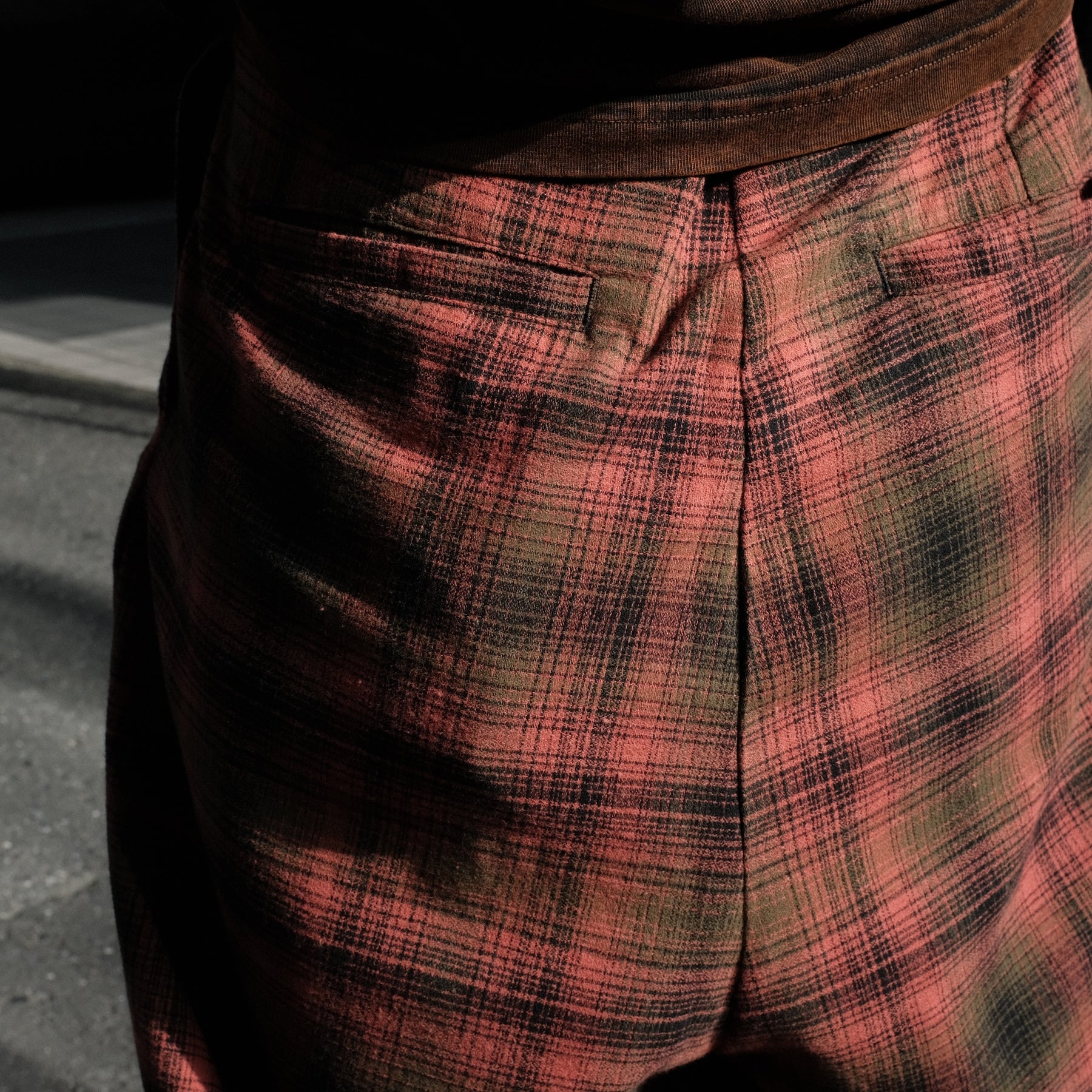 INTODUSK / TUCK PLEAT PLAID PANT ORANGE PLAID