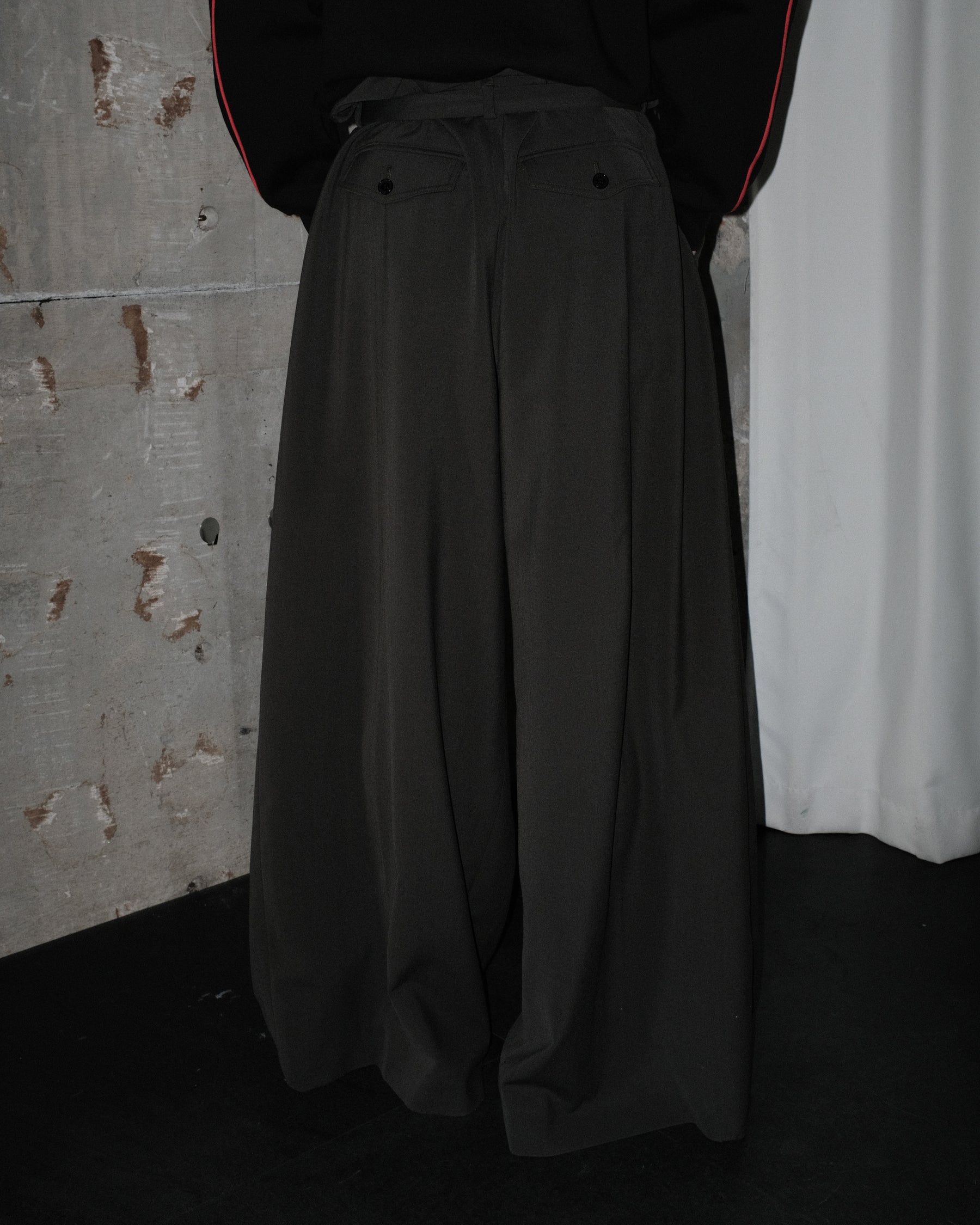LU'U DAN / SLACKER MAXIS MILITARY GREY