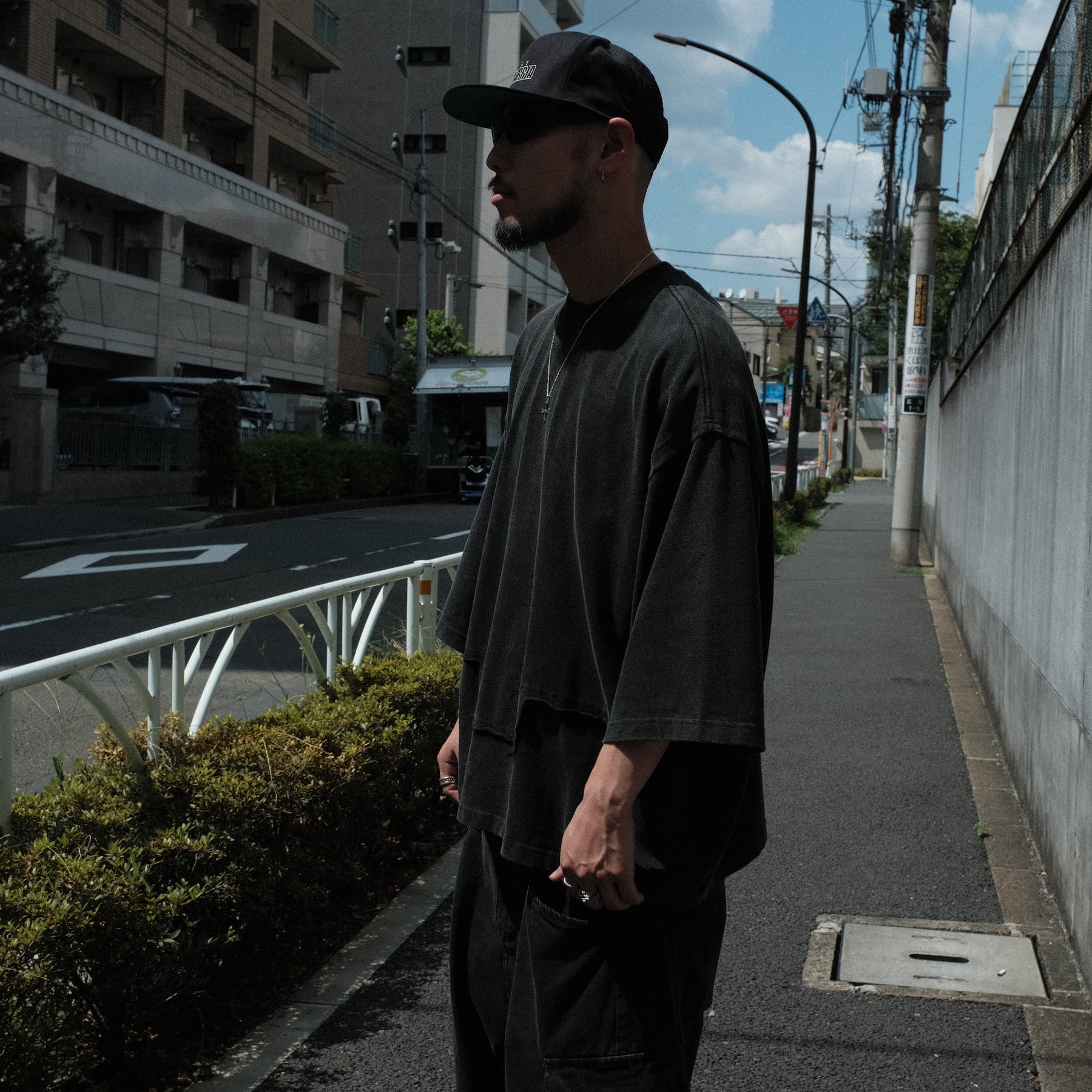 LUXENBURG / CASTLE TEE AGED BLACK