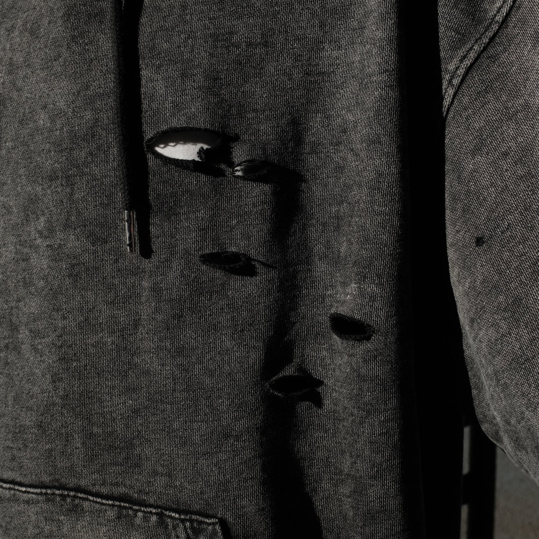 INTODUSK / CUT OUT HOODIE WASHED BLACK ORGANIC