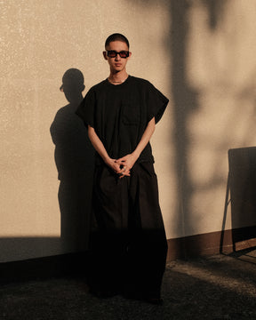 LU'U DAN / WADDED POCKET TEE BLACK