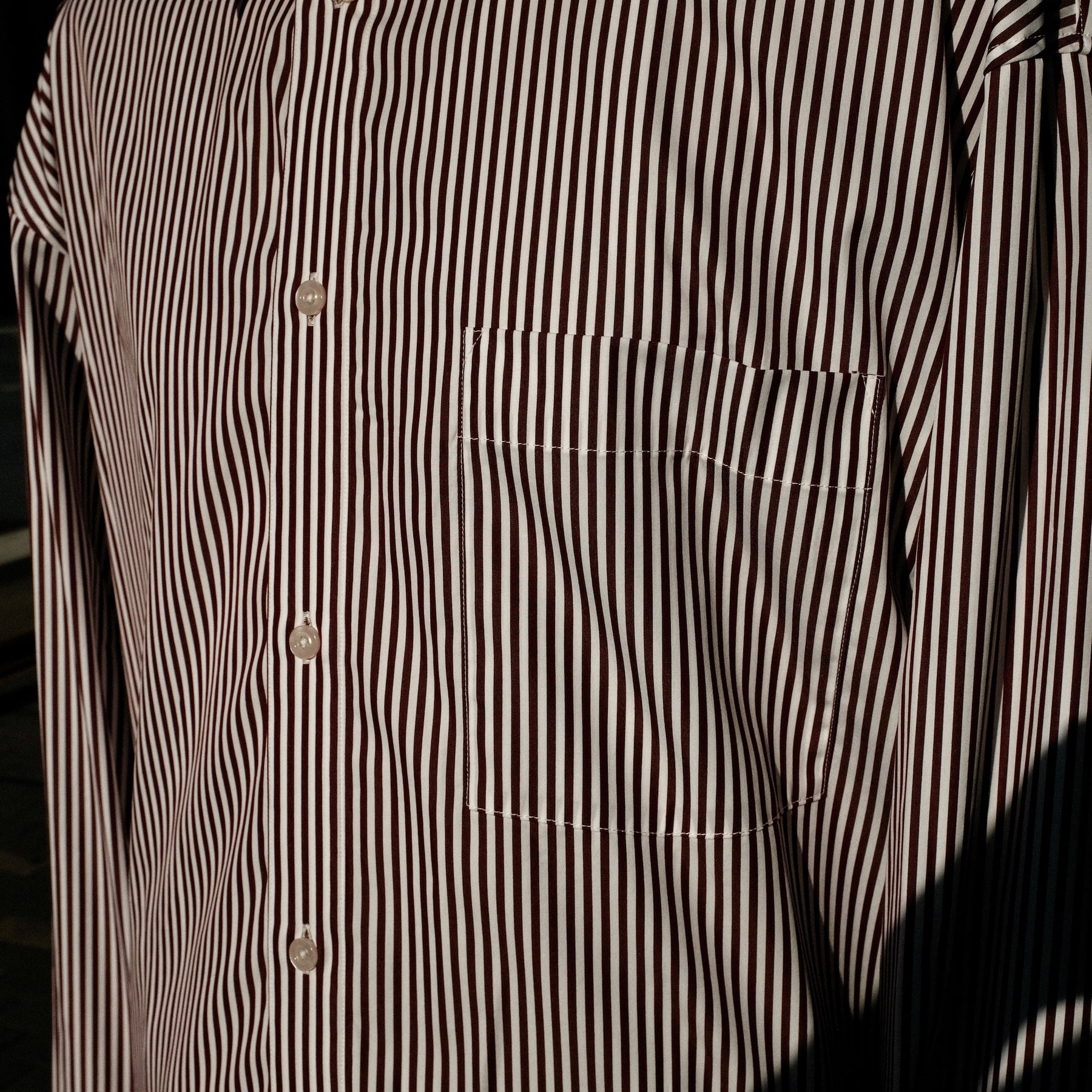 <span style="color: #f50b0b;">Last One</span> TENDER PERSON / STRIPE SUPIMA SHIRT BURGUNDY