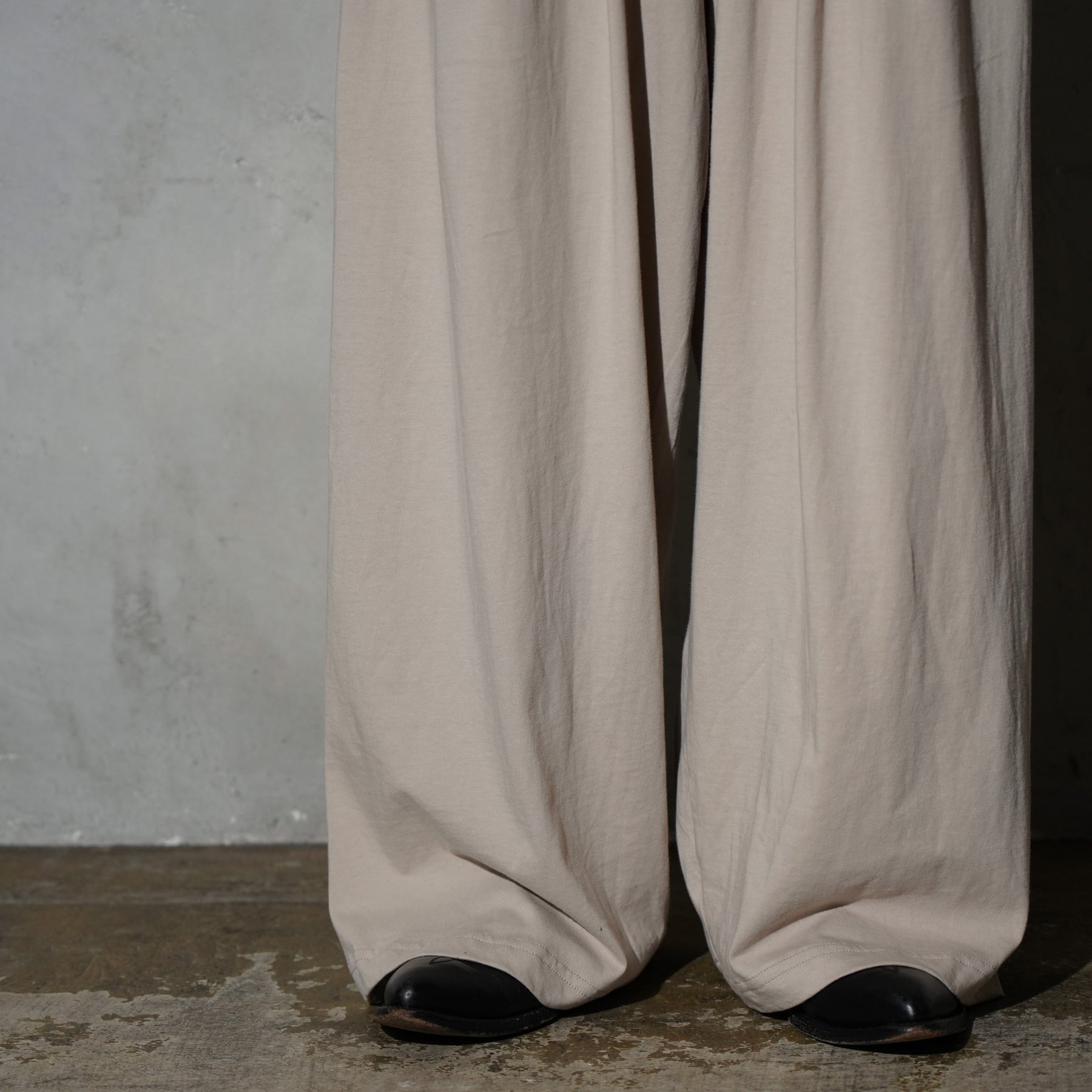 THE MAGUEY / PLEATED PANTS BEIGE
