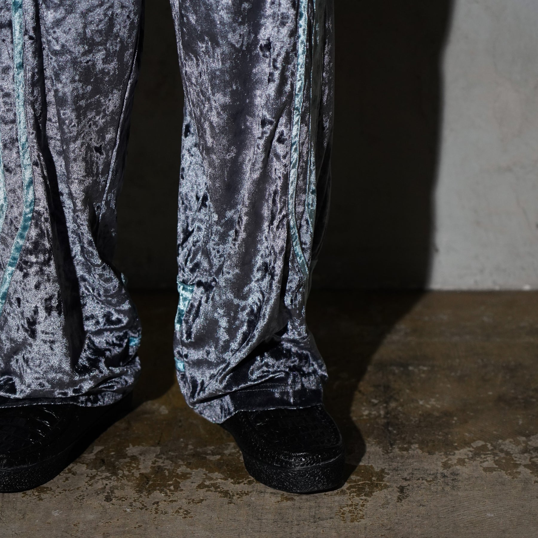 THE MAGUEY / VELOR PANTS SILVER