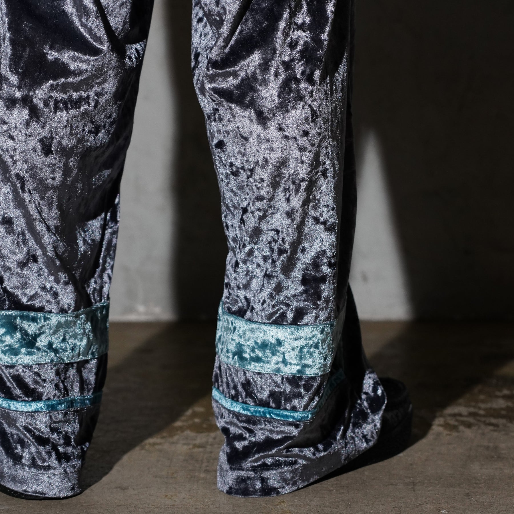 THE MAGUEY / VELOR PANTS SILVER