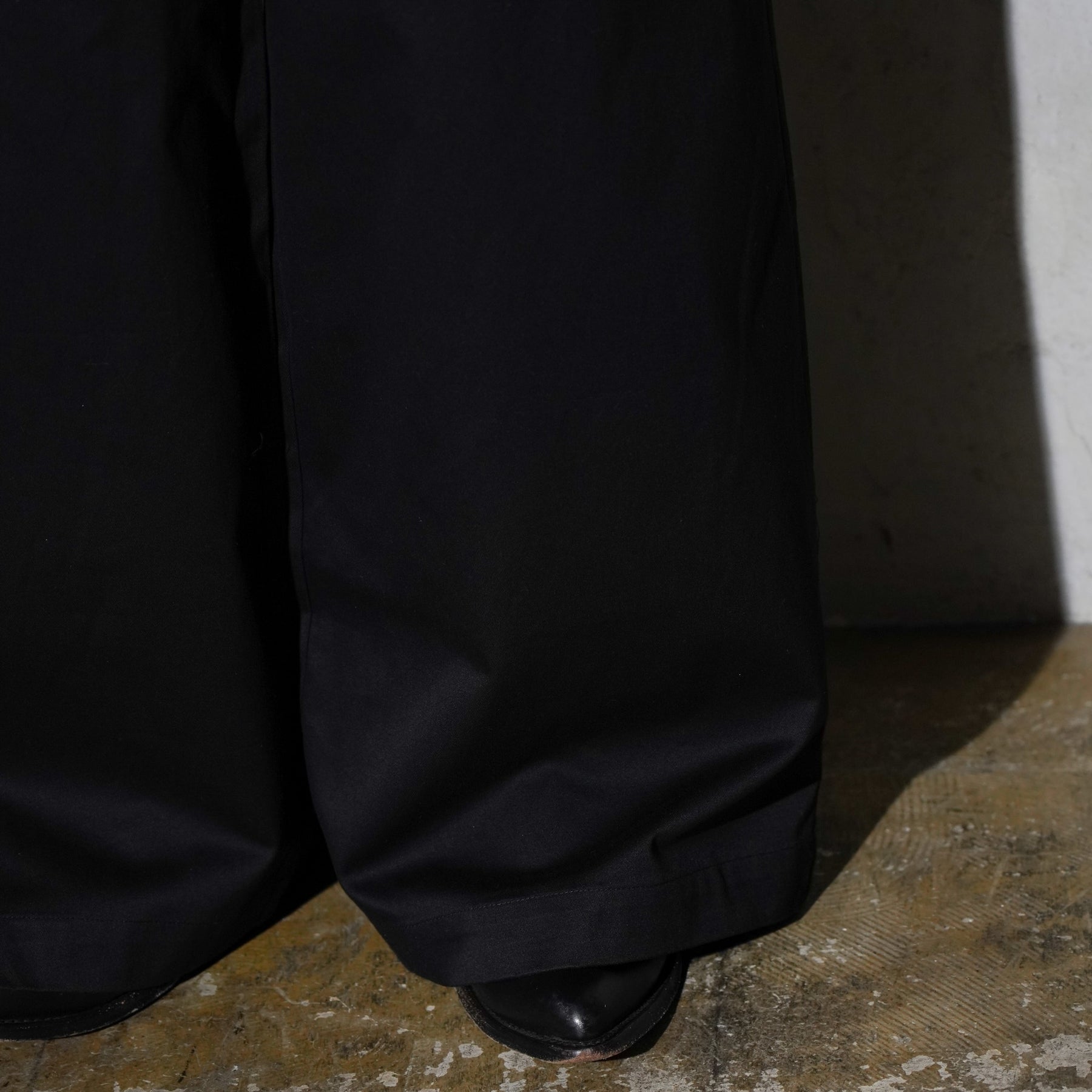 THE MAGUEY / FLARE SLACKS BLACK