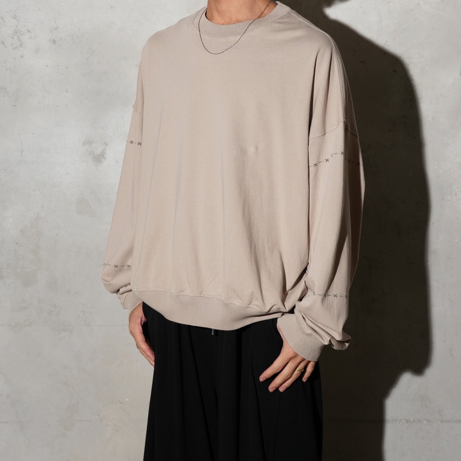 THE MAGUEY / CREW NECK WITH SLEEVES CUT BEIGE