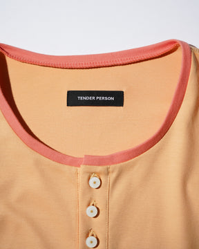 <span style="color: #f50b0b;">Last One</span> TENDER PERSON / HENRY NECK LONG TEE APRICOT