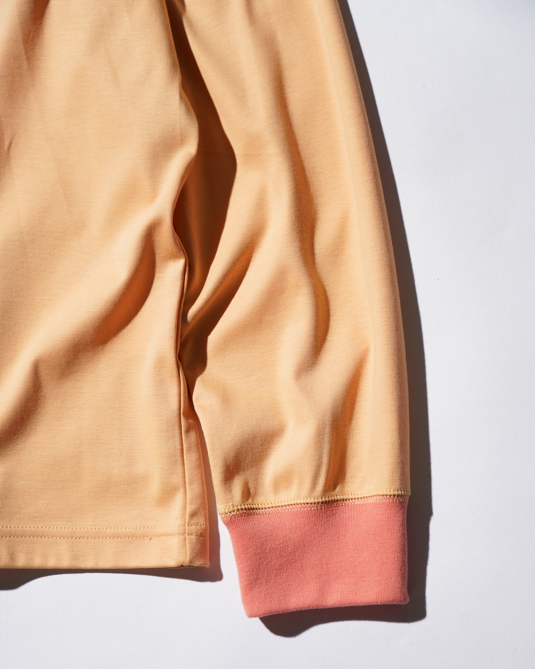 <span style="color: #f50b0b;">Last One</span> TENDER PERSON / HENRY NECK LONG TEE APRICOT