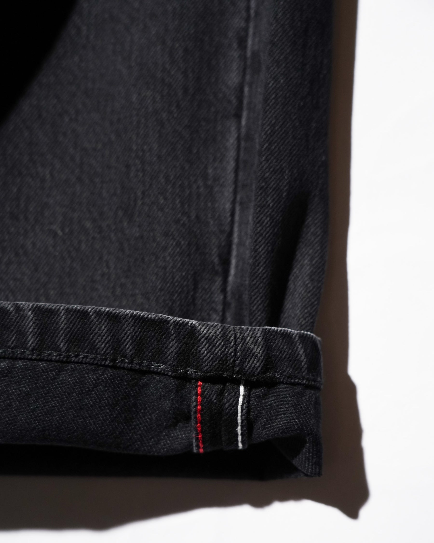 EVISU / HI, AIRBRUSHED DAICOCK DENIM JEANS - ZIP UP-BAGGY FIT MID TONE BLACK DENIM