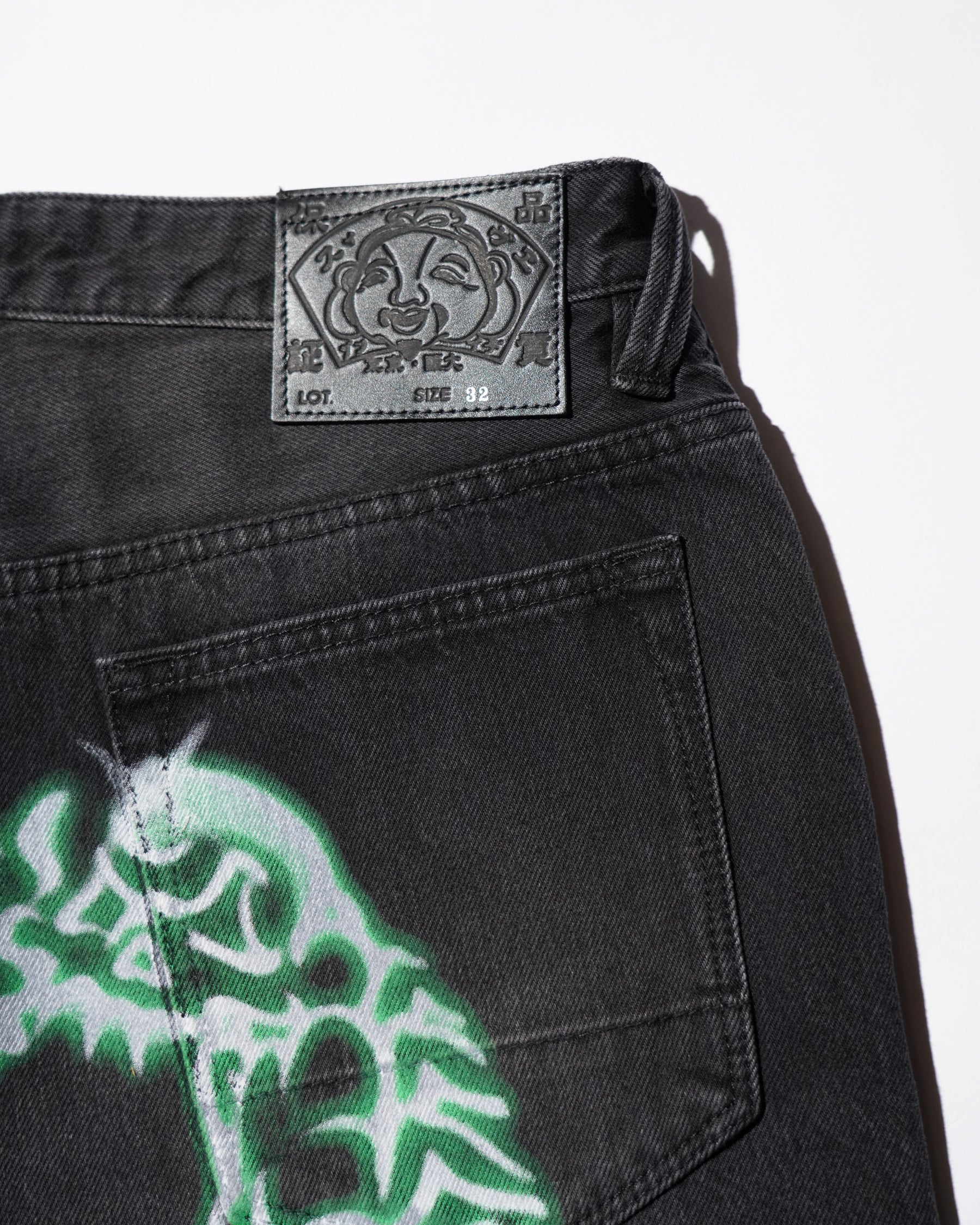 EVISU / HI, AIRBRUSHED DAICOCK DENIM JEANS - ZIP UP-BAGGY FIT MID TONE BLACK DENIM